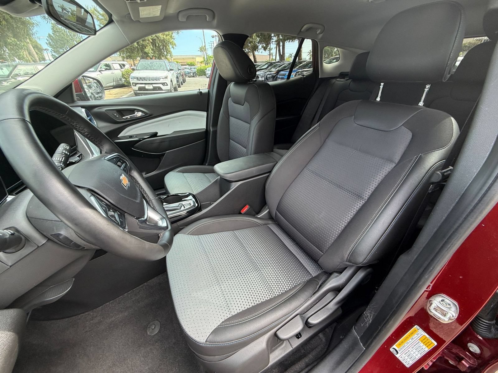 Thumbnail: 2025 Chevrolet Trax - 32