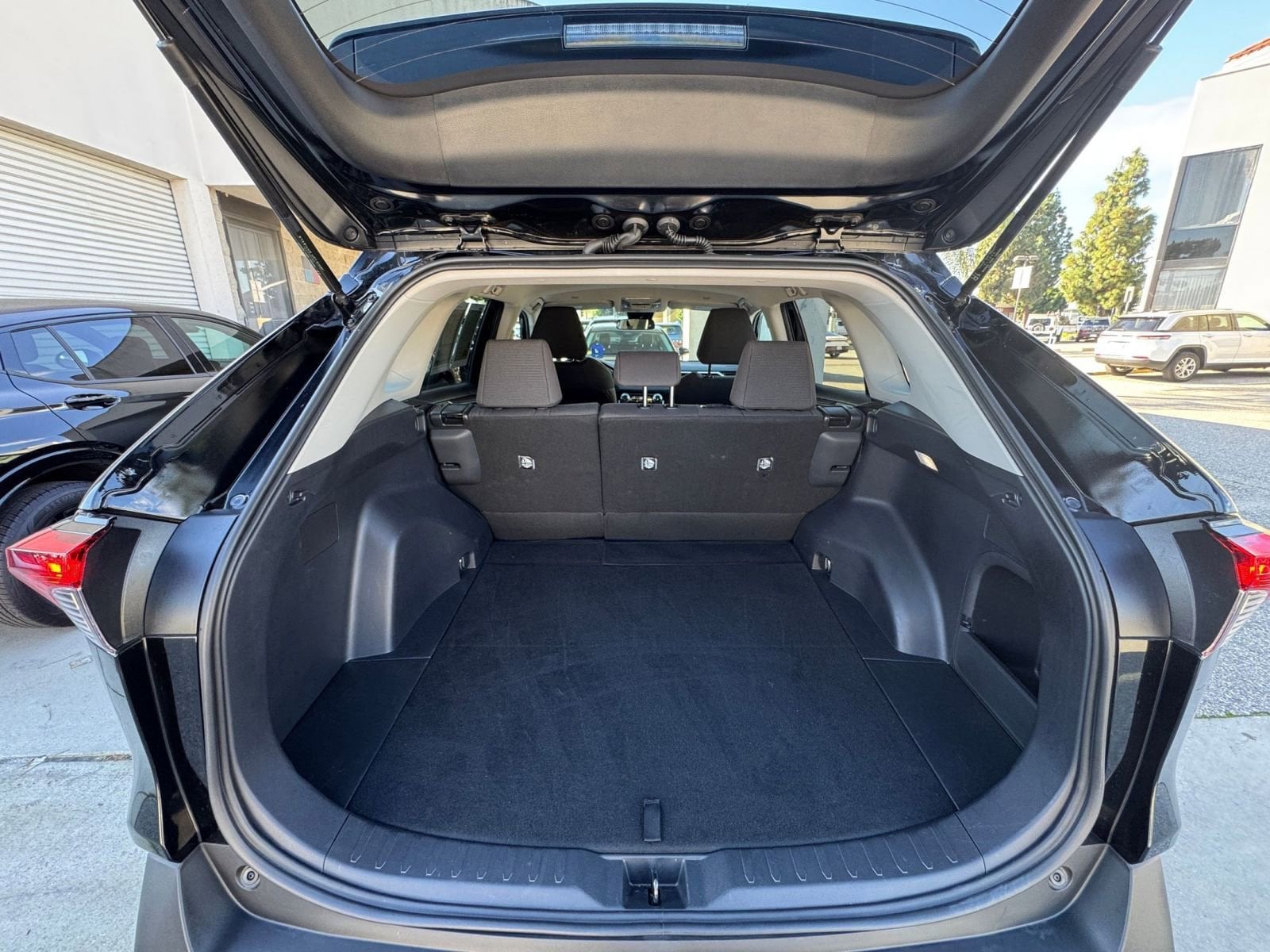 Thumbnail: 2025 Toyota RAV4 - 30