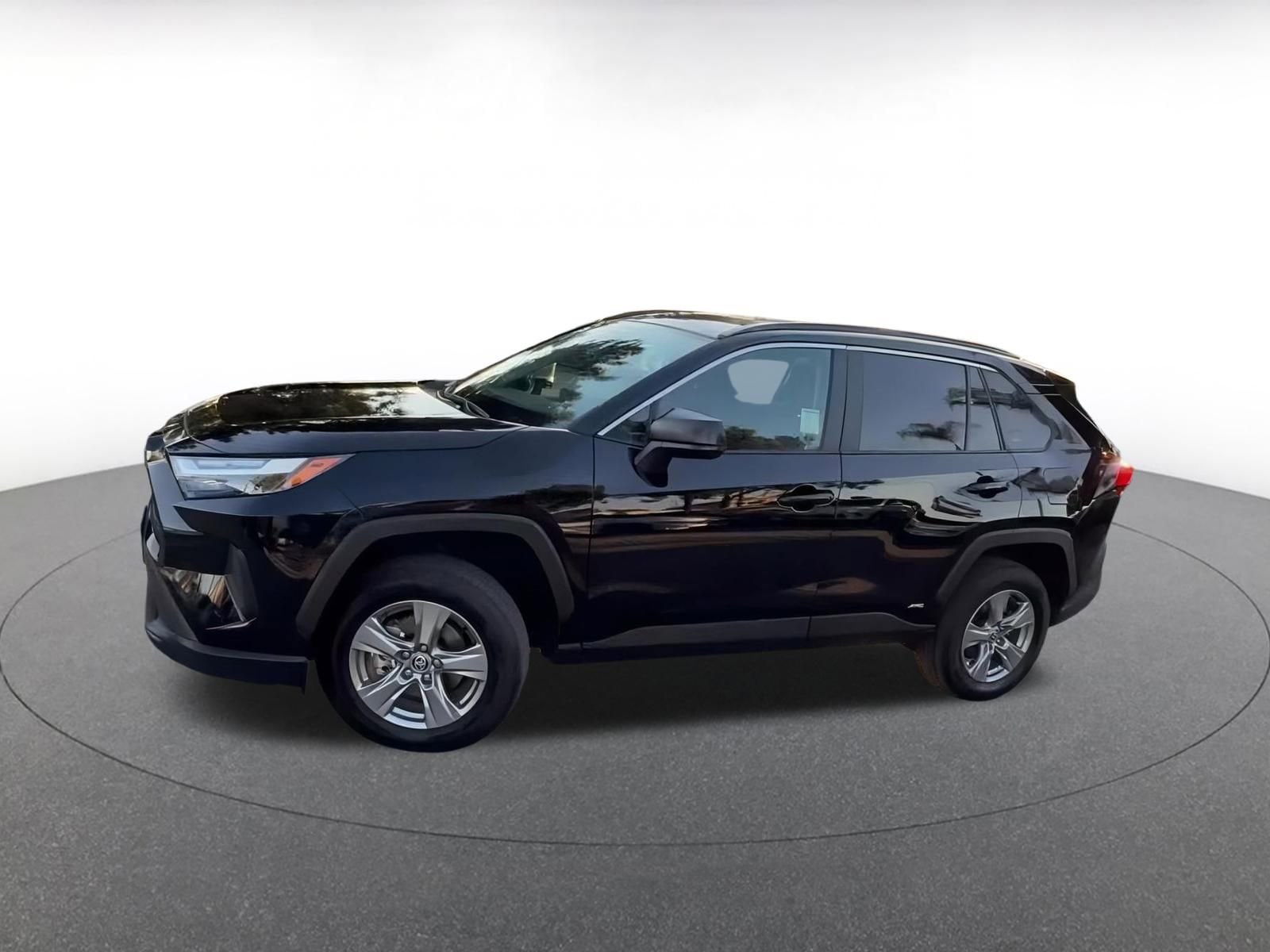 Thumbnail: 2025 Toyota RAV4 - 8