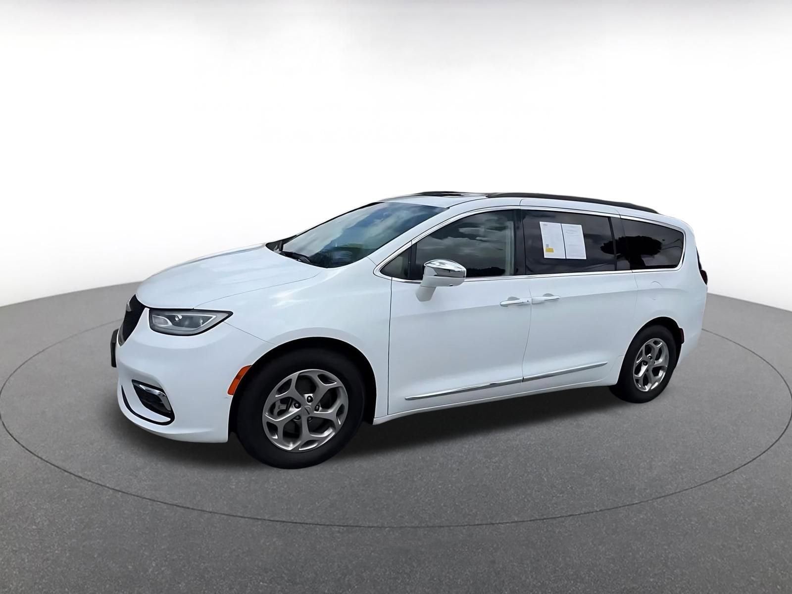 Thumbnail: 2022 Chrysler Pacifica - 8