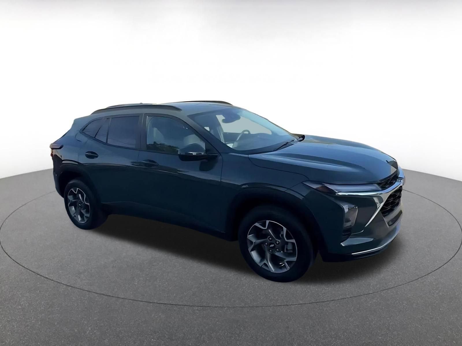 Thumbnail: 2025 Chevrolet Trax - 2