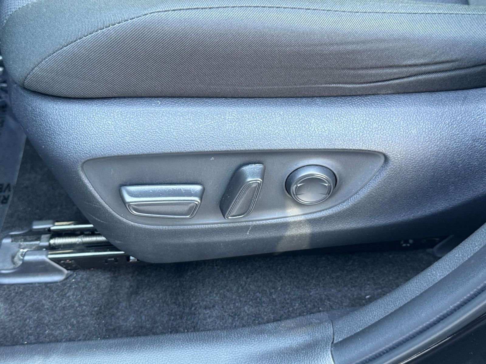 Thumbnail: 2025 Toyota RAV4 - 22