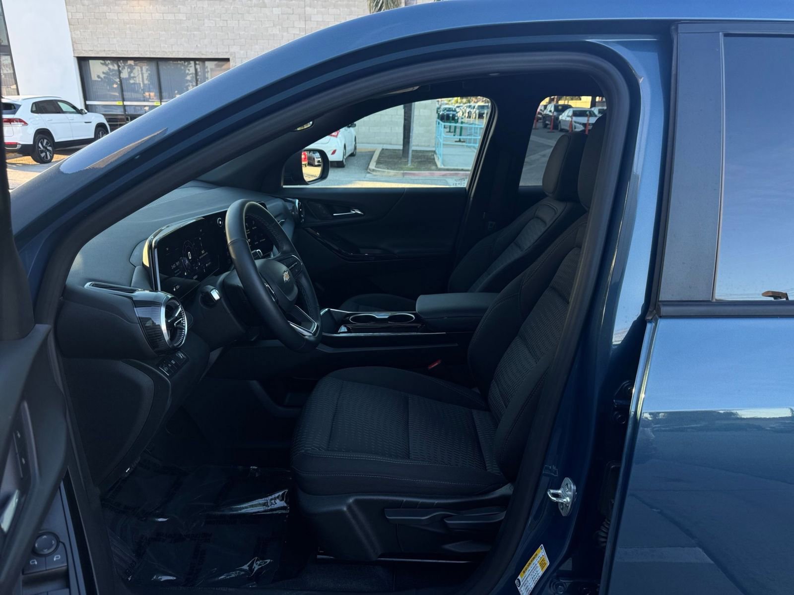 Thumbnail: 2025 Chevrolet Equinox - 25