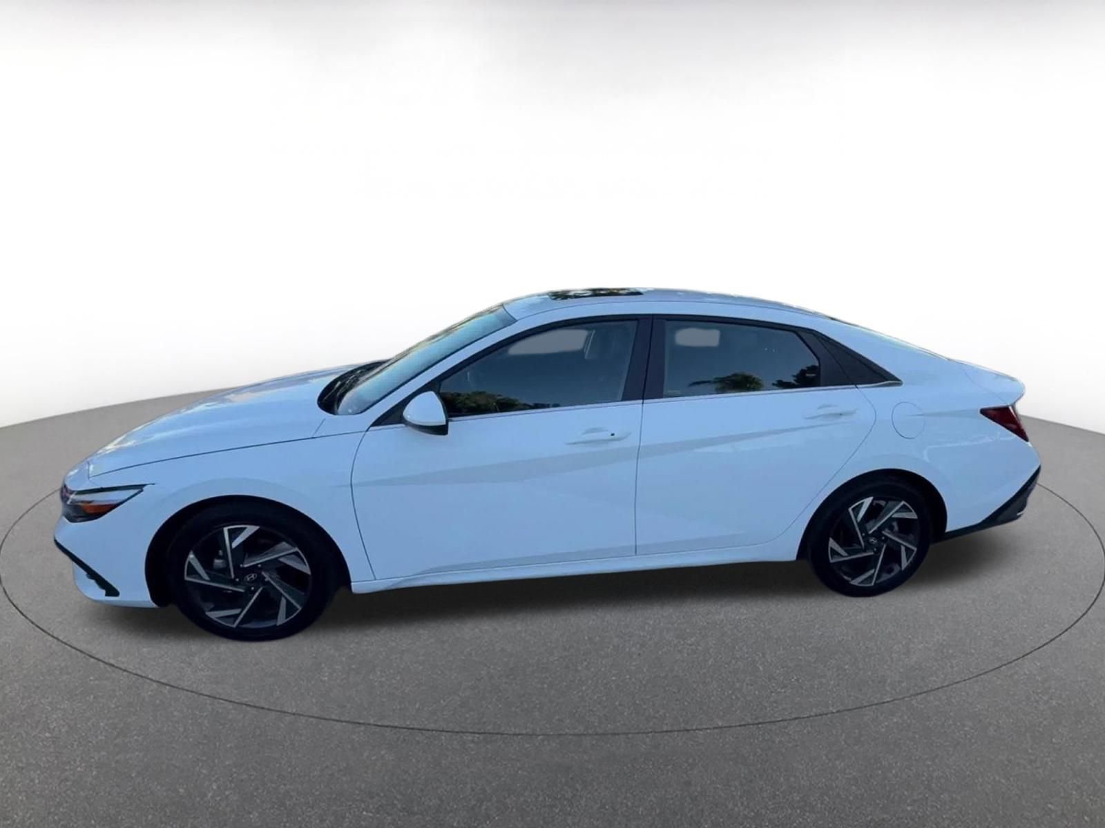 Thumbnail: 2025 Hyundai Elantra - 10