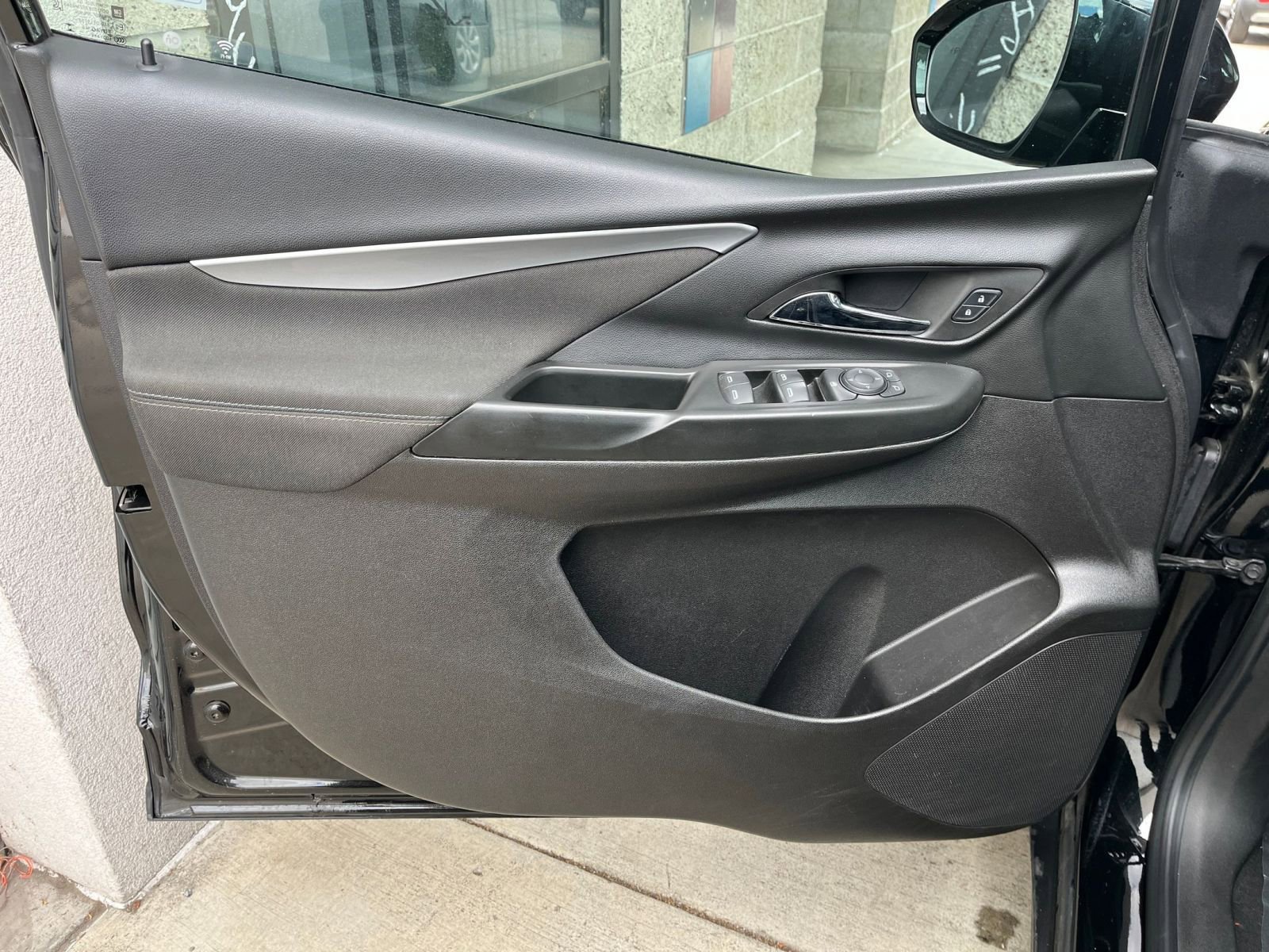 Thumbnail: 2023 Chevrolet Bolt EV - 23