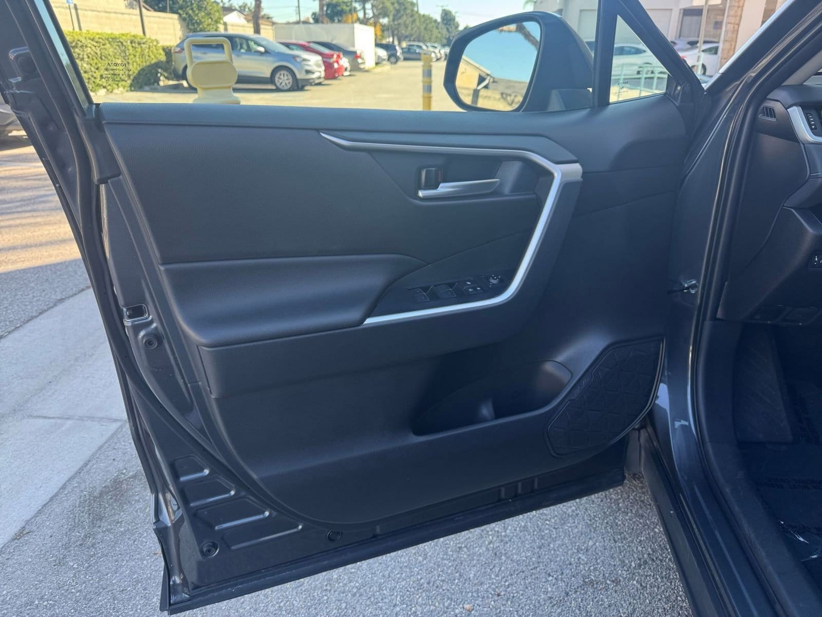 Thumbnail: 2025 Toyota RAV4 - 20