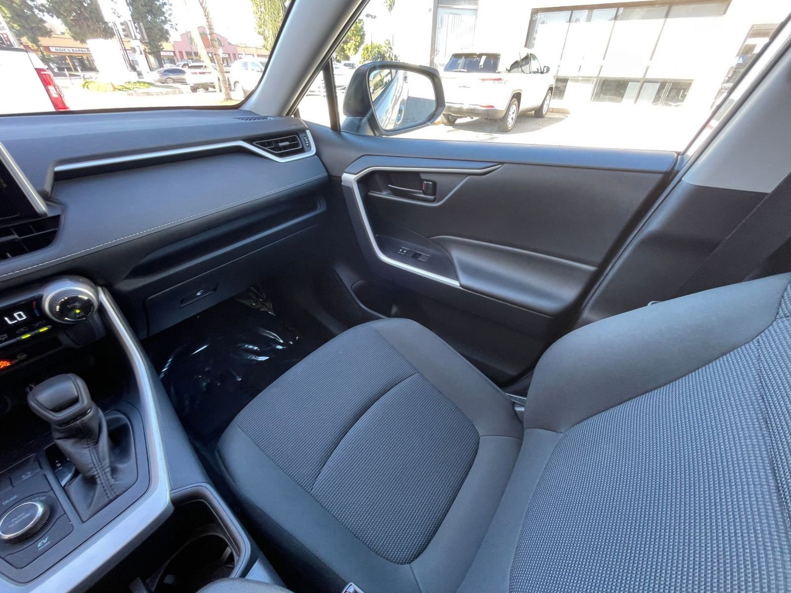 Thumbnail: 2025 Toyota RAV4 - 35