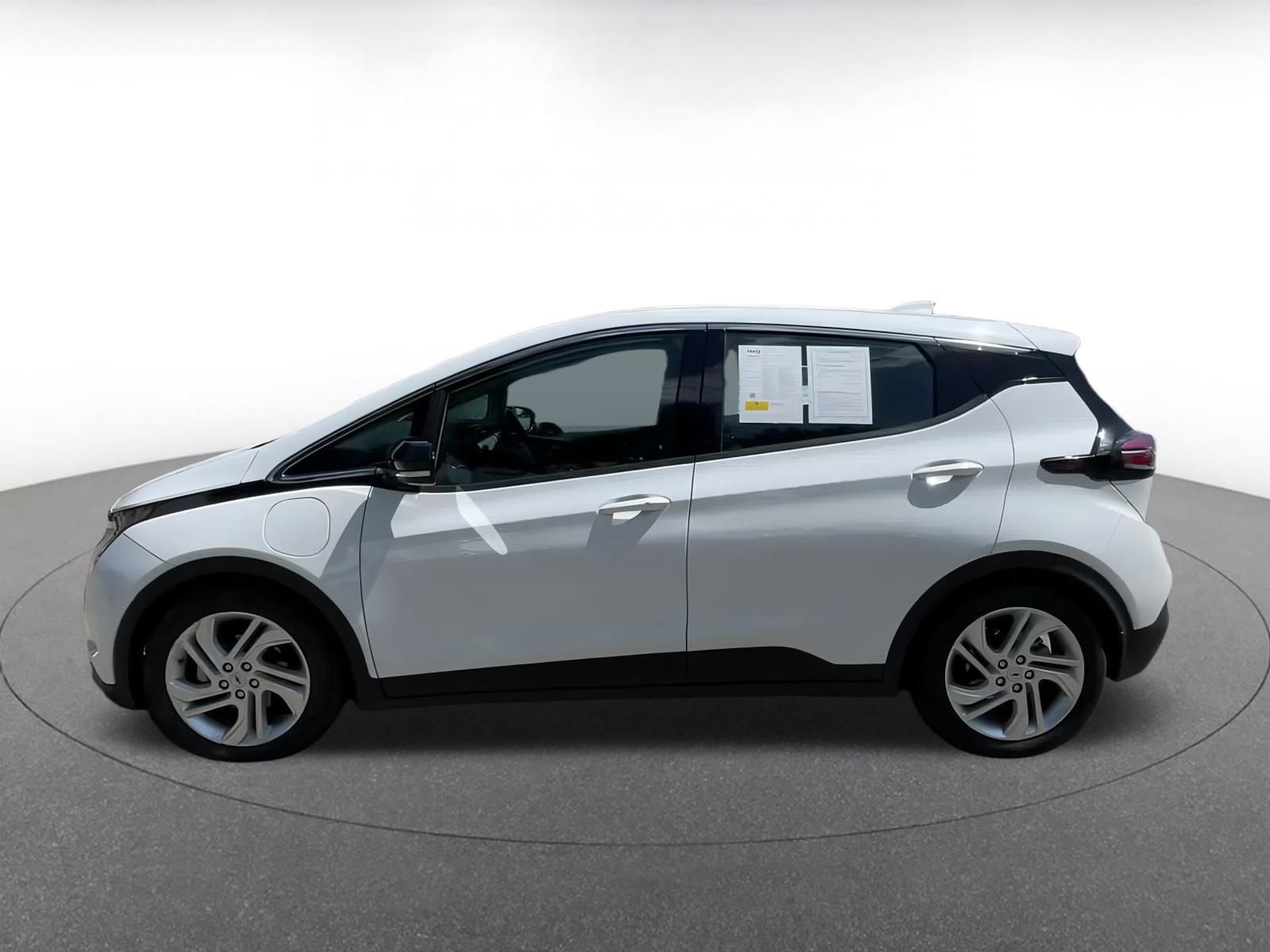 Thumbnail: 2023 Chevrolet Bolt EV - 9