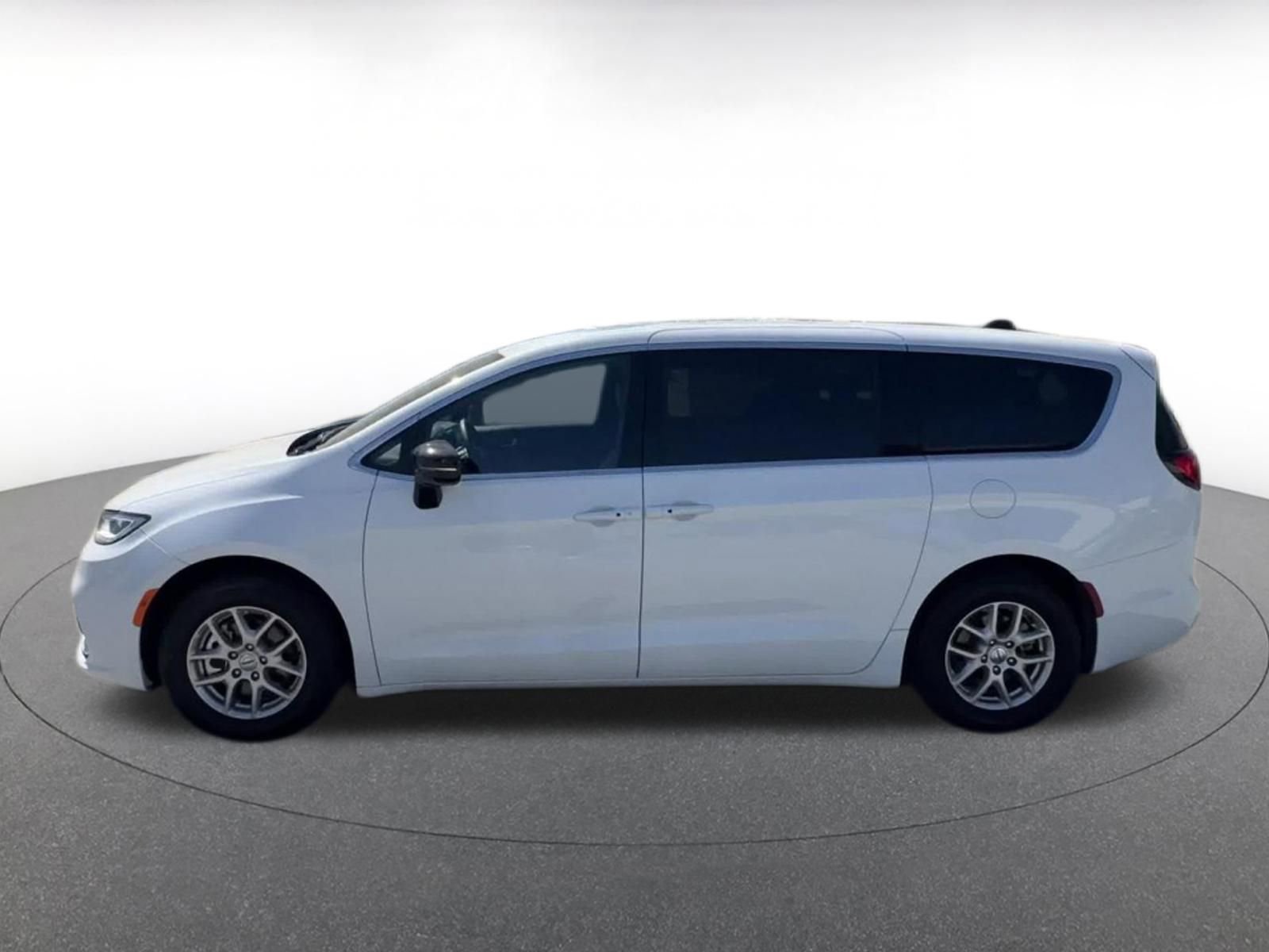 Thumbnail: 2025 Chrysler Pacifica - 9