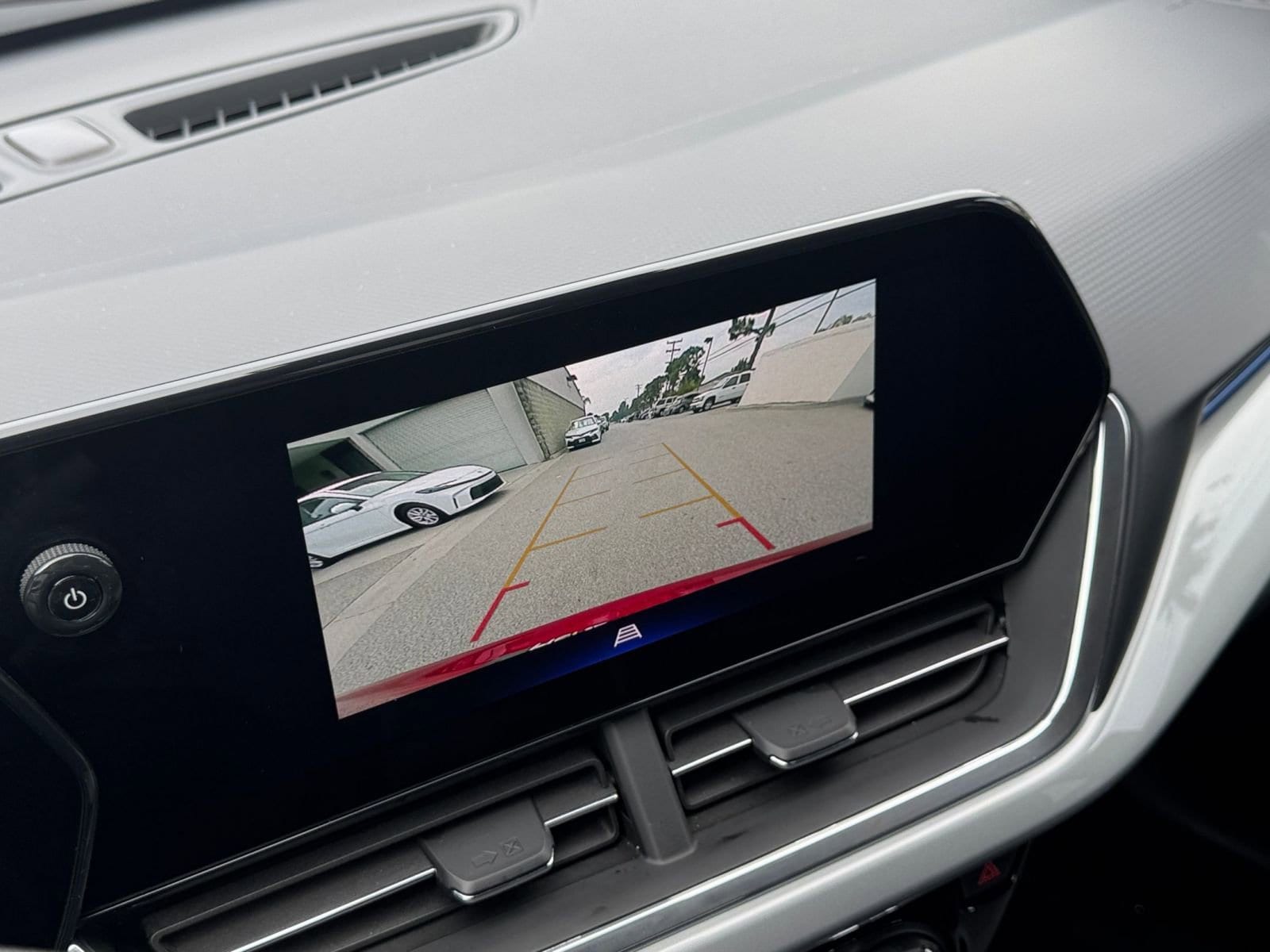 Thumbnail: 2025 Chevrolet Trax - 17