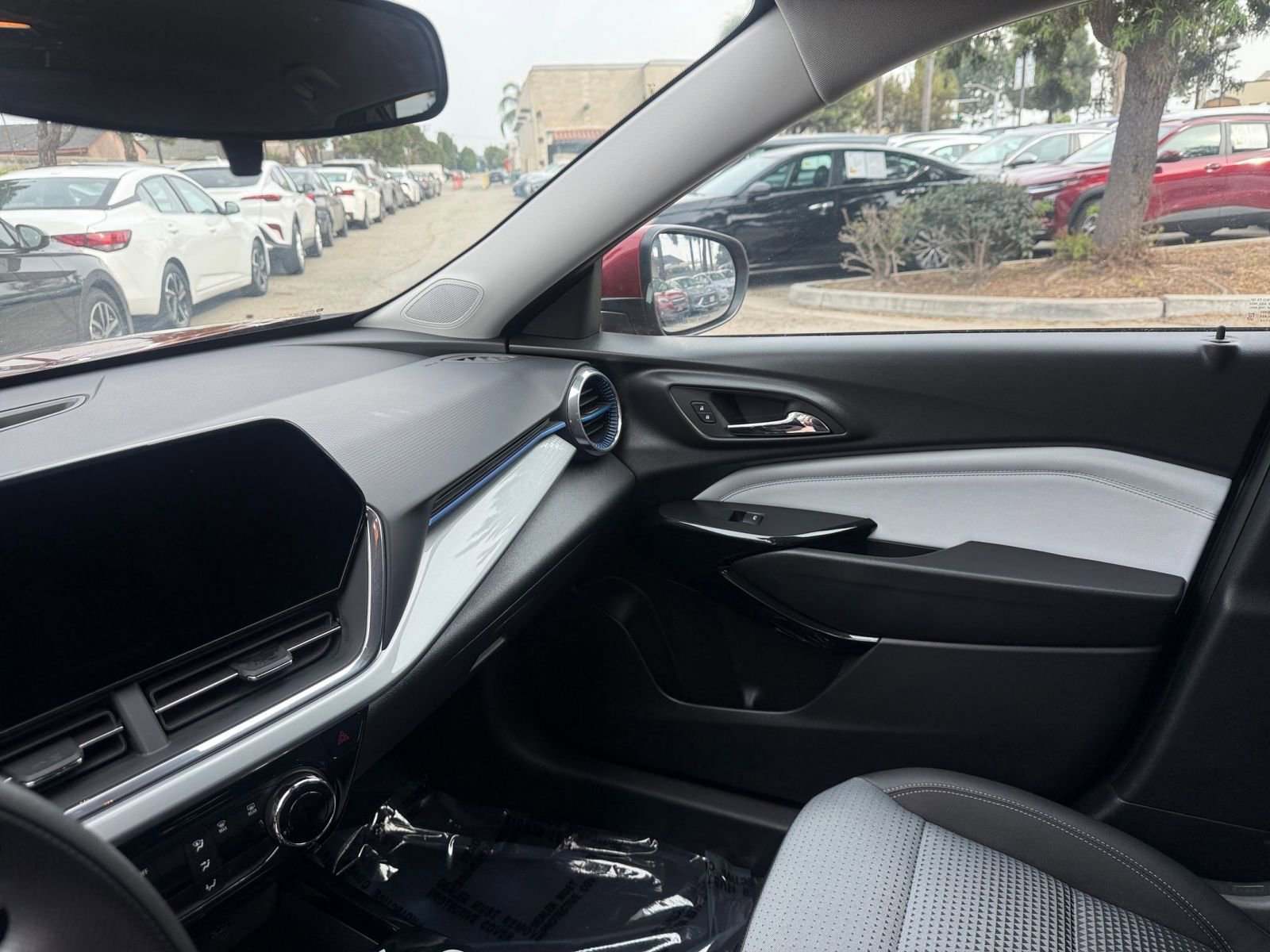 Thumbnail: 2025 Chevrolet Trax - 32