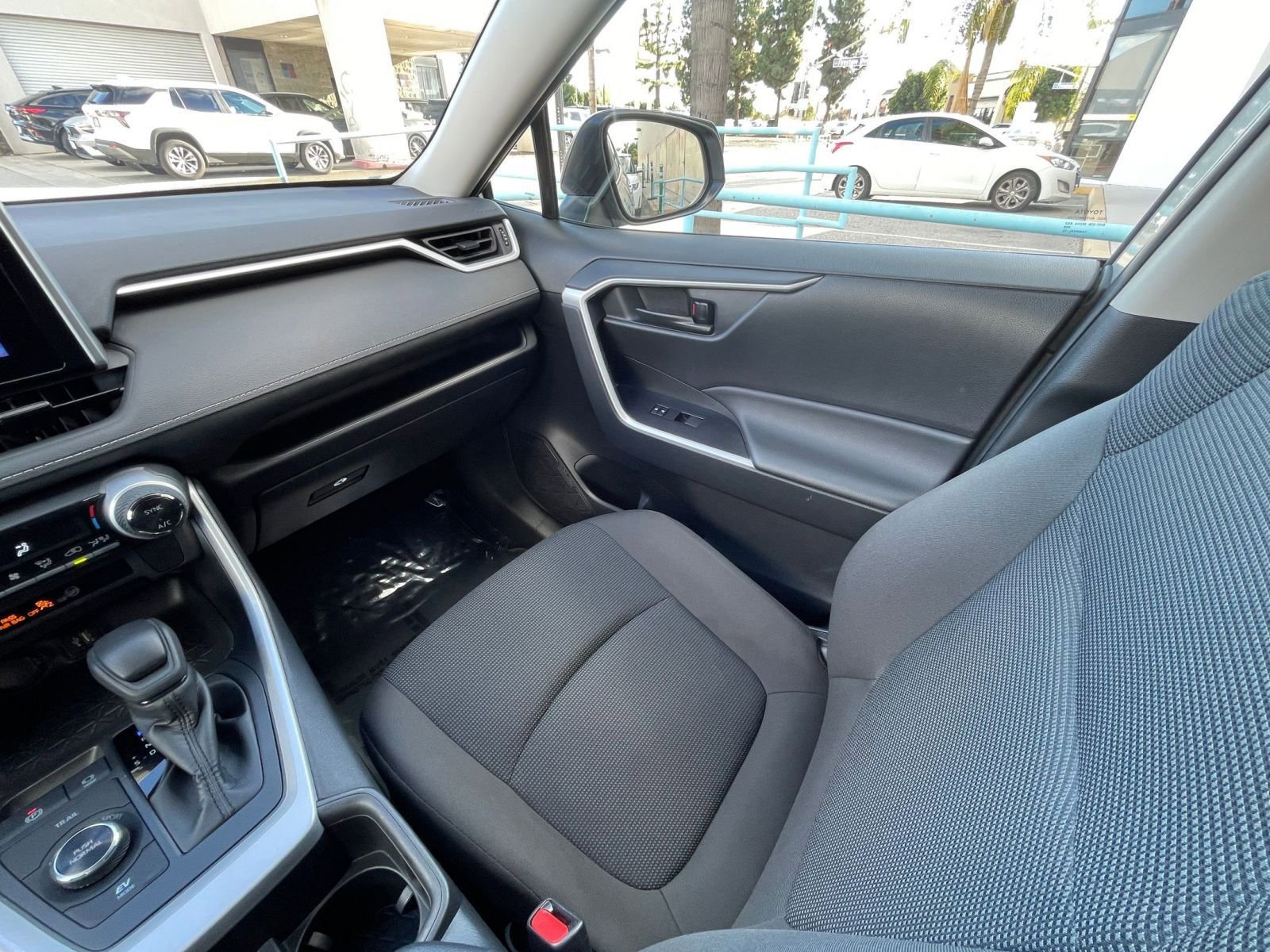 Thumbnail: 2025 Toyota RAV4 - 35