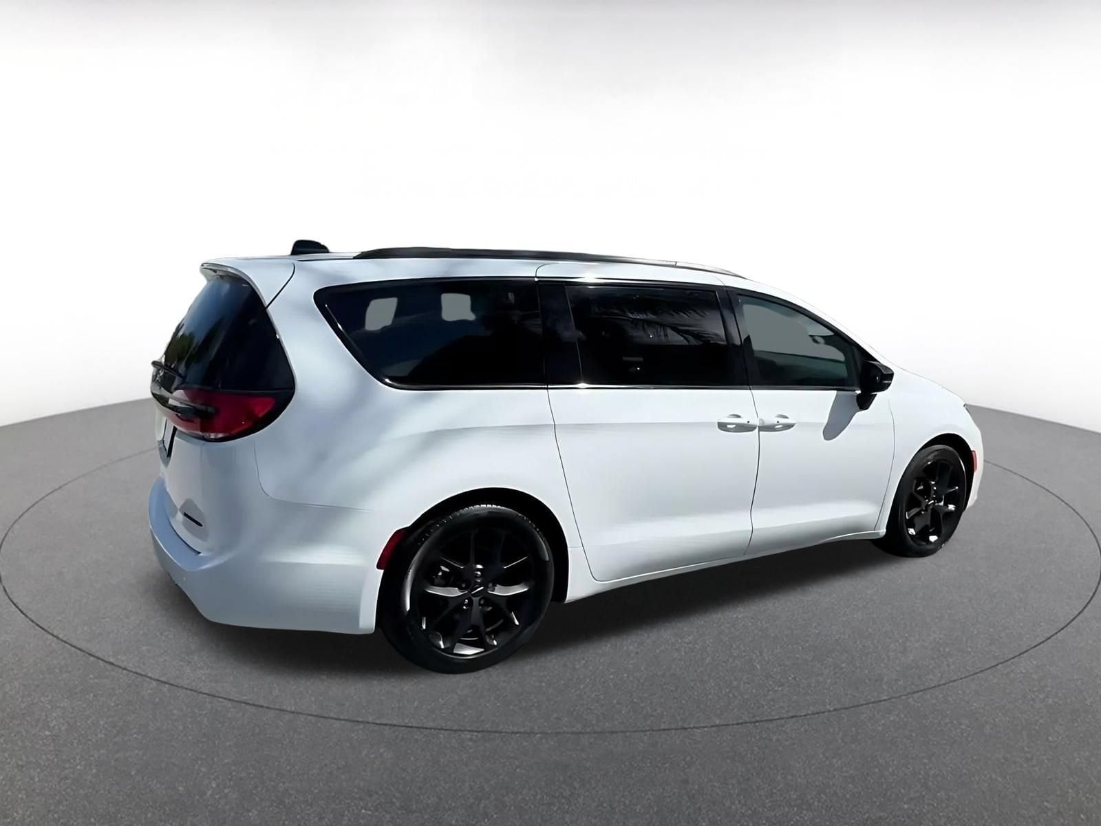 Thumbnail: 2025 Chrysler Pacifica - 12
