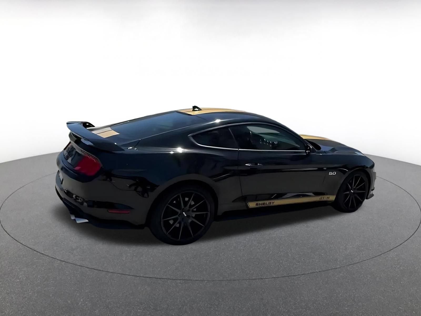 Thumbnail: 2022 Ford Mustang - 11