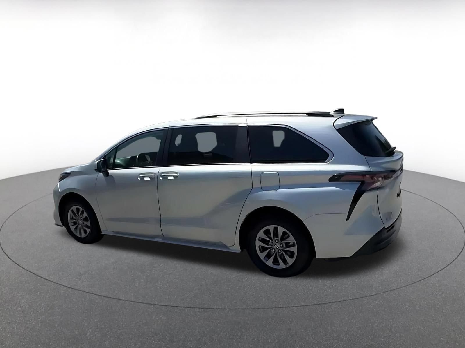Thumbnail: 2025 Toyota Sienna - 10
