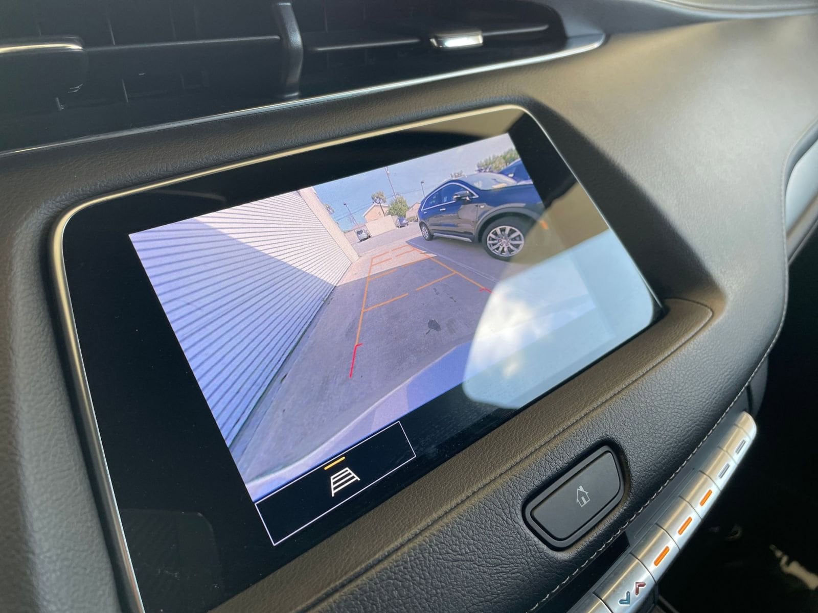 Thumbnail: 2023 Cadillac XT4 - 17