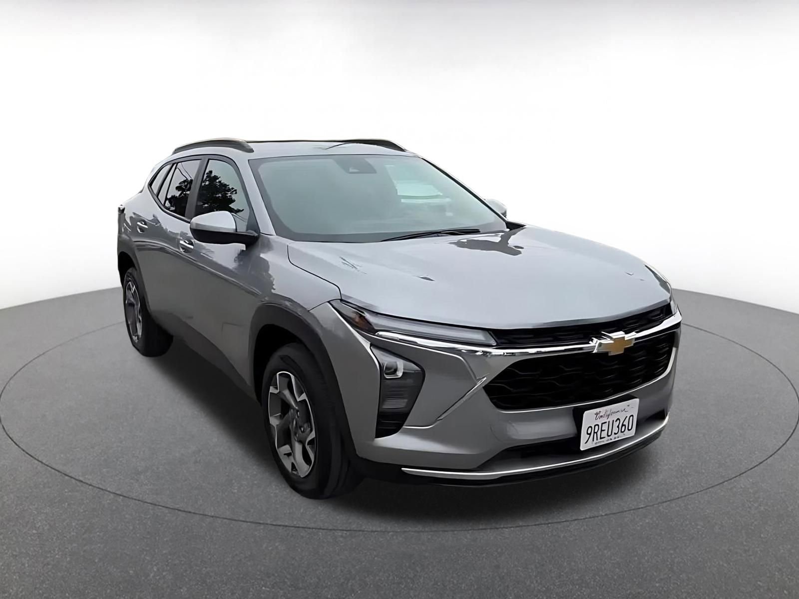 Thumbnail: 2025 Chevrolet Trax - 3