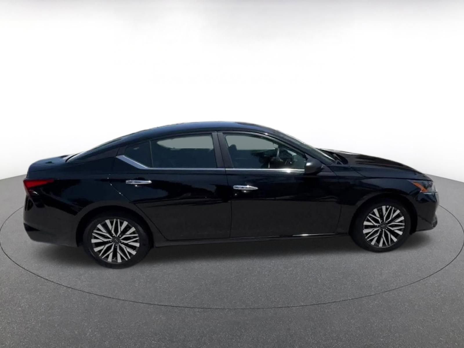 Thumbnail: 2025 Nissan Altima - 16