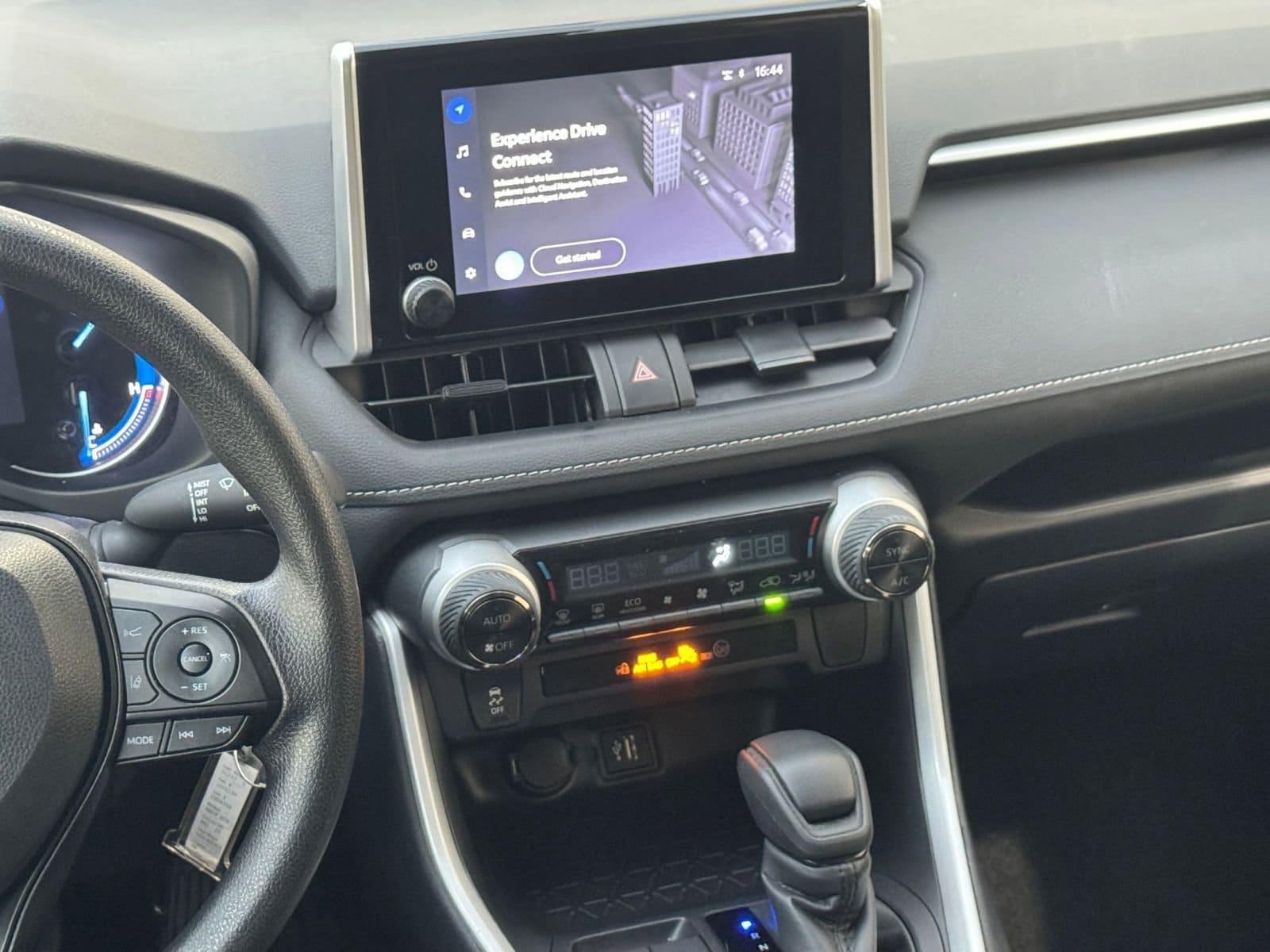 Thumbnail: 2025 Toyota RAV4 - 21