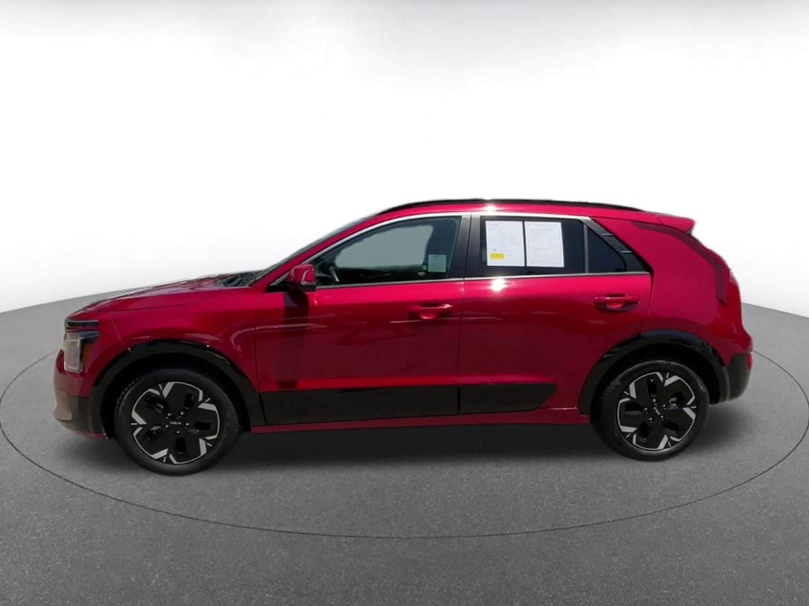Thumbnail: 2023 Kia Niro - 8