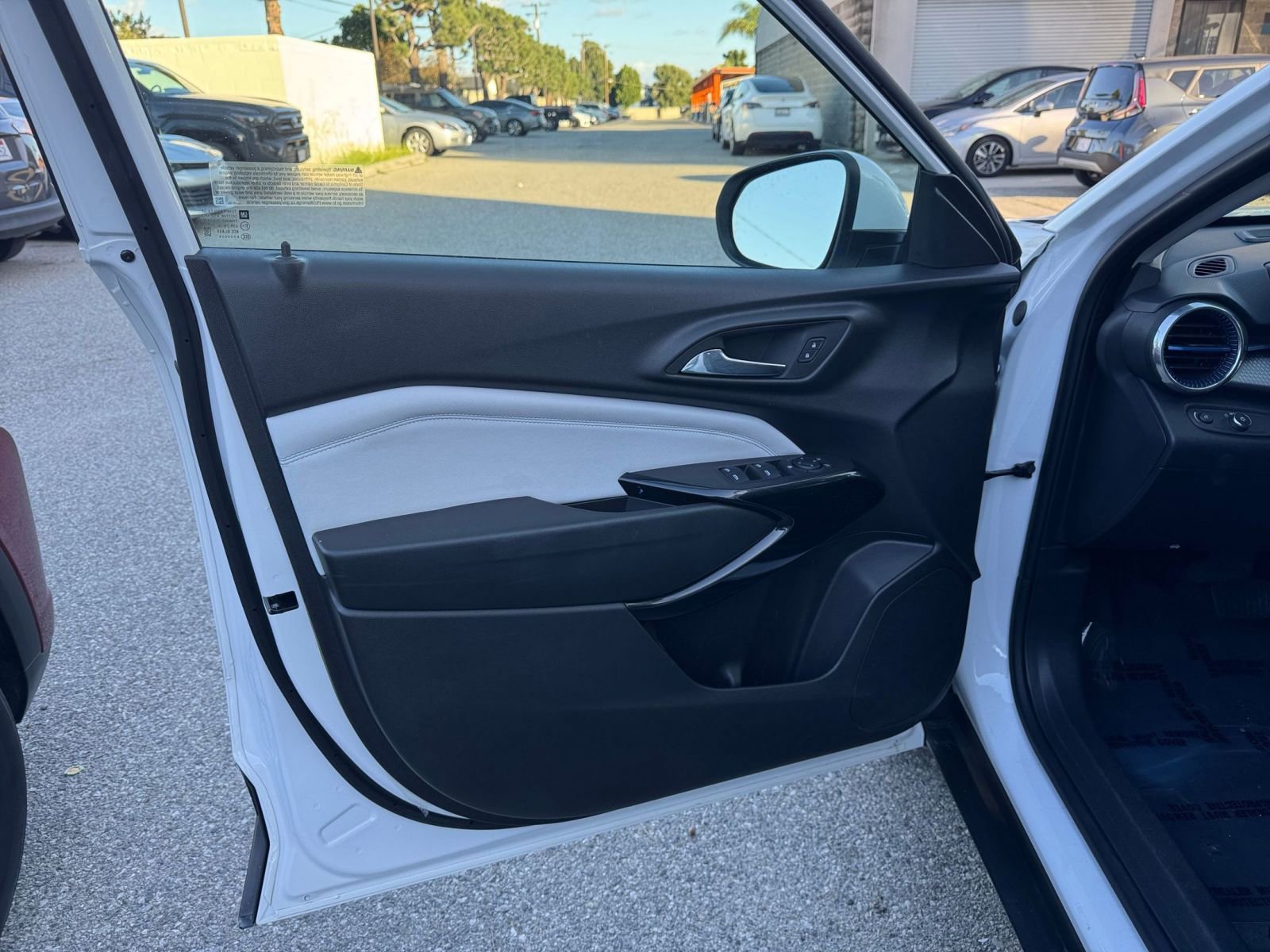 Thumbnail: 2025 Chevrolet Trax - 18