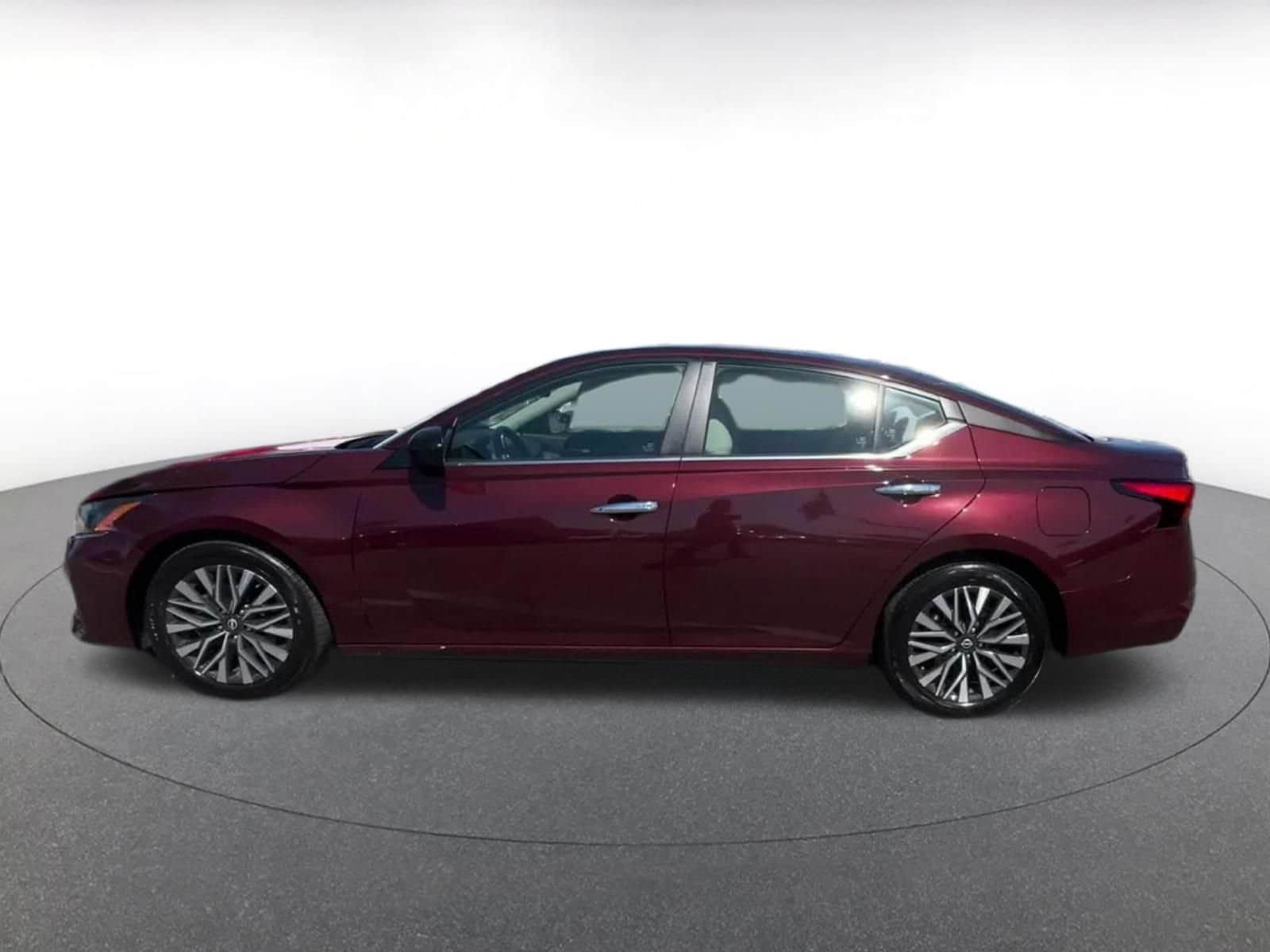 Thumbnail: 2025 Nissan Altima - 9