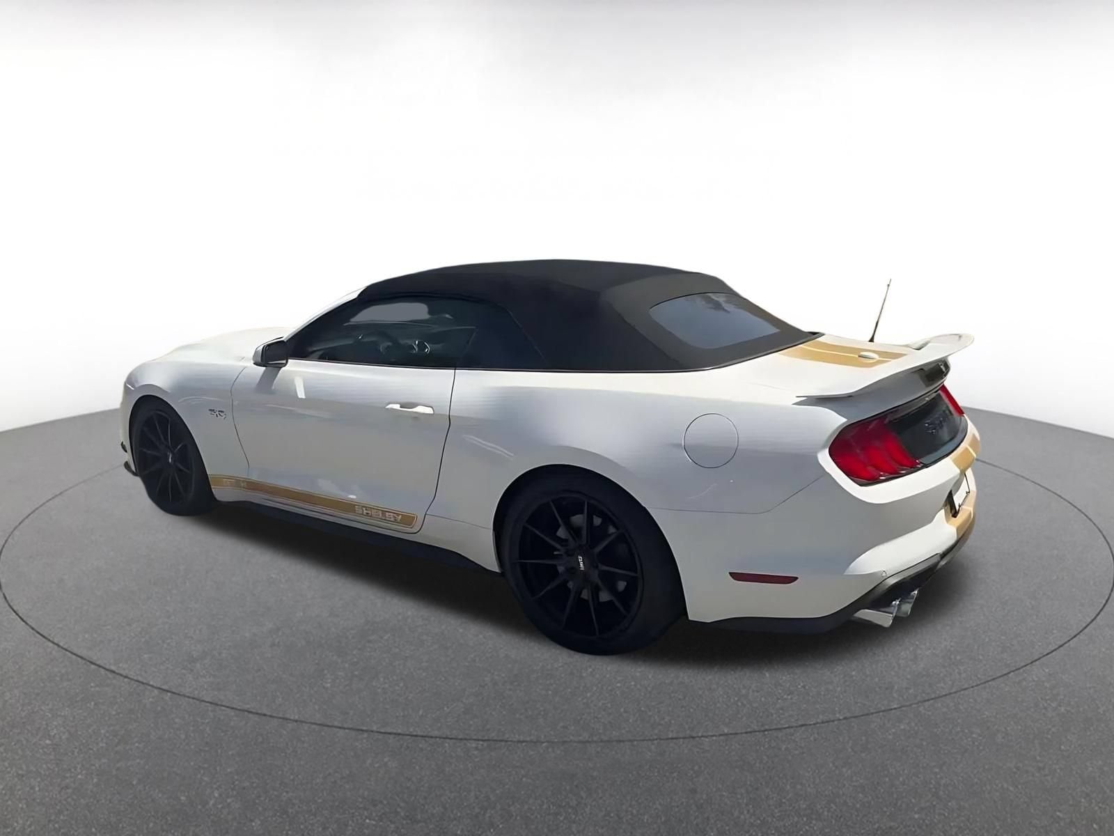 Thumbnail: 2022 Ford Mustang - 9