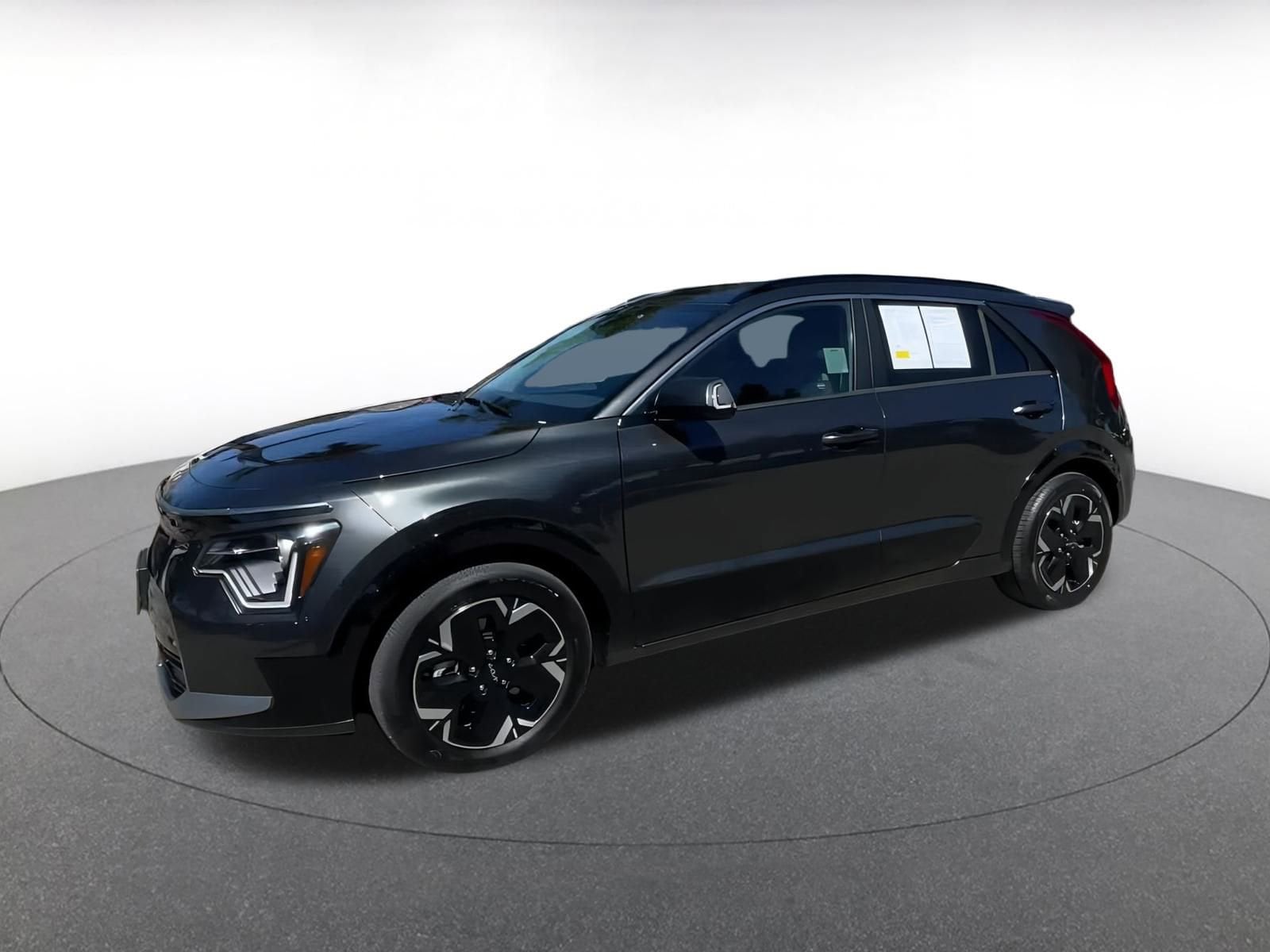Thumbnail: 2023 Kia Niro - 7