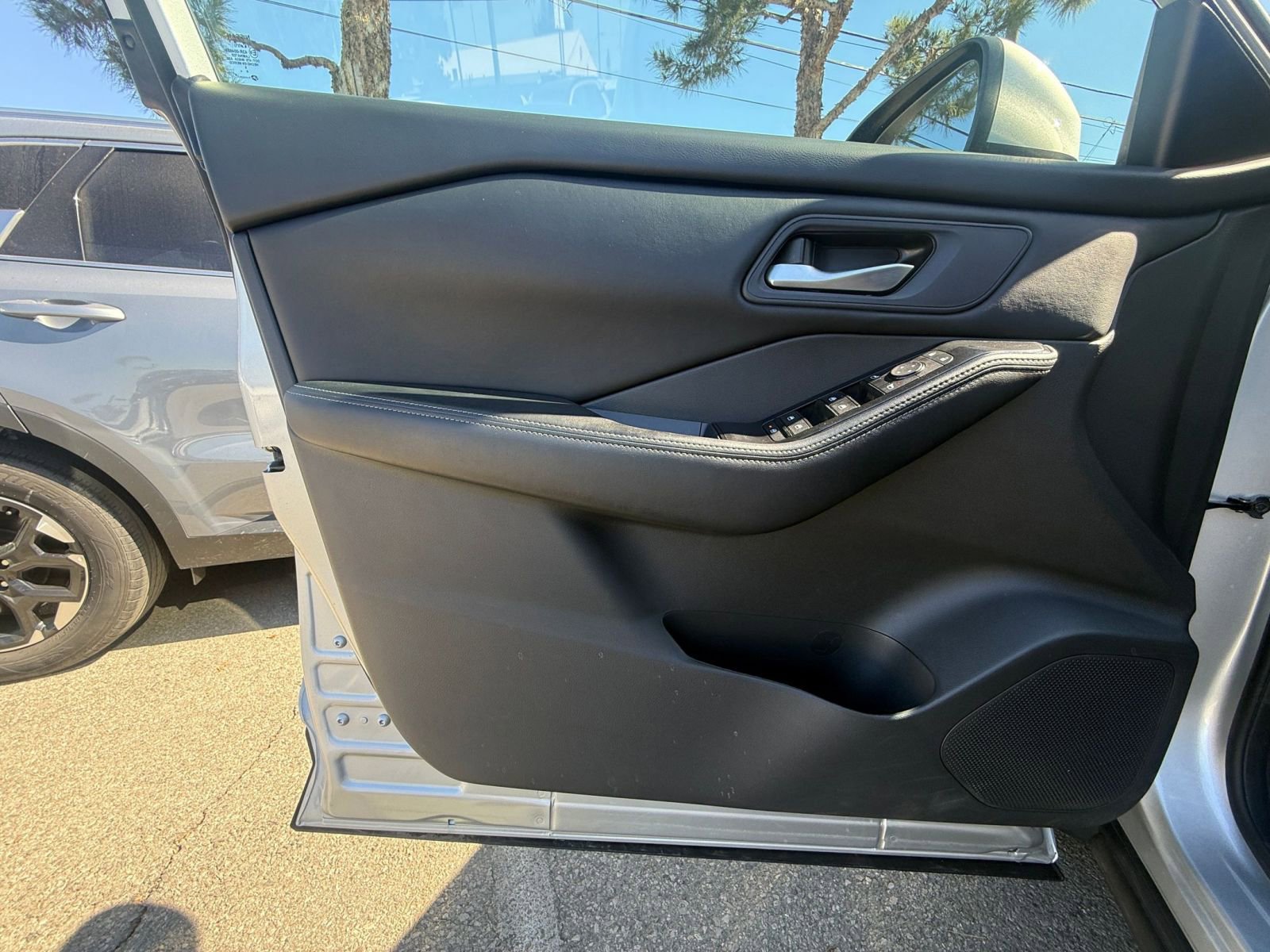 Thumbnail: 2025 Nissan Rogue - 18