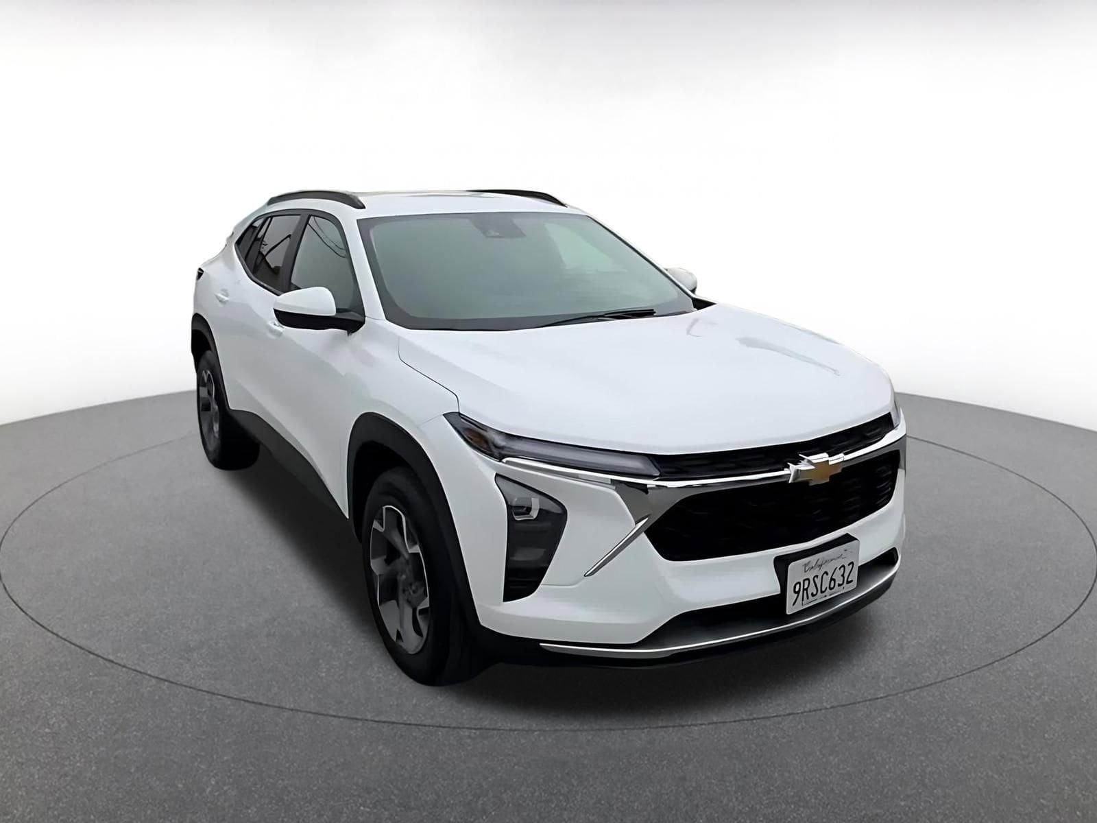 Thumbnail: 2025 Chevrolet Trax - 3