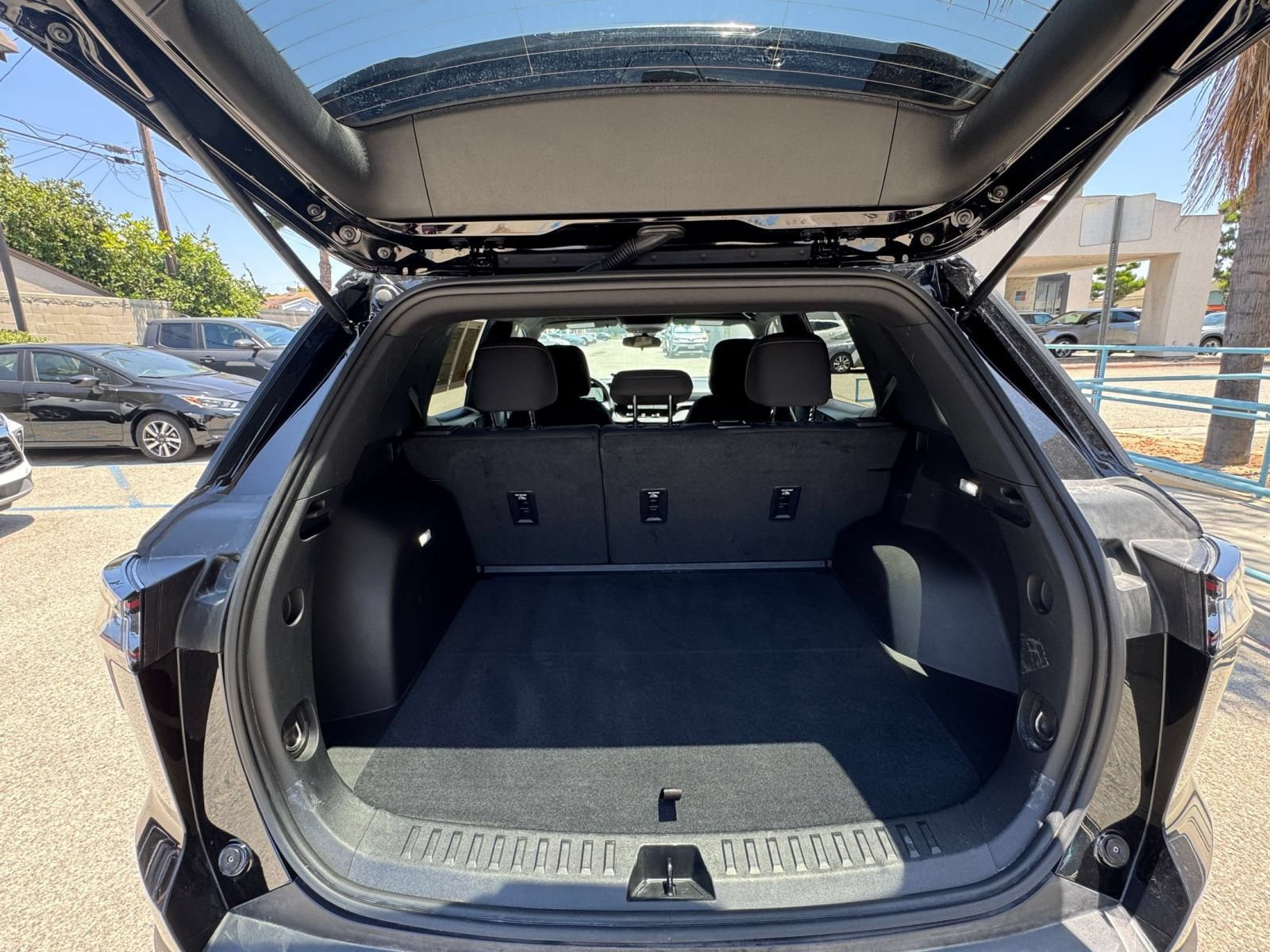 Thumbnail: 2025 Chevrolet Equinox - 32