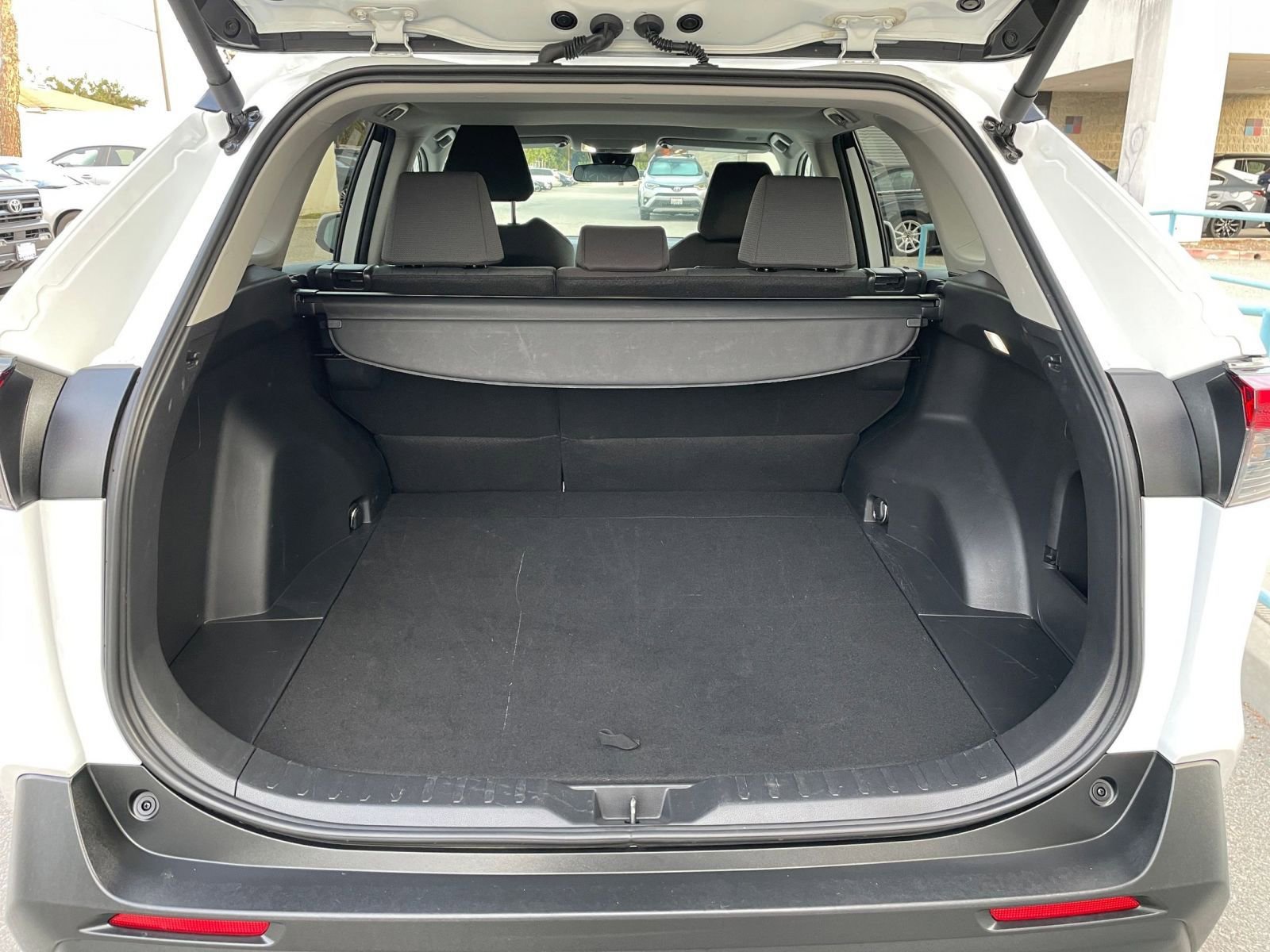 Thumbnail: 2025 Toyota RAV4 - 33