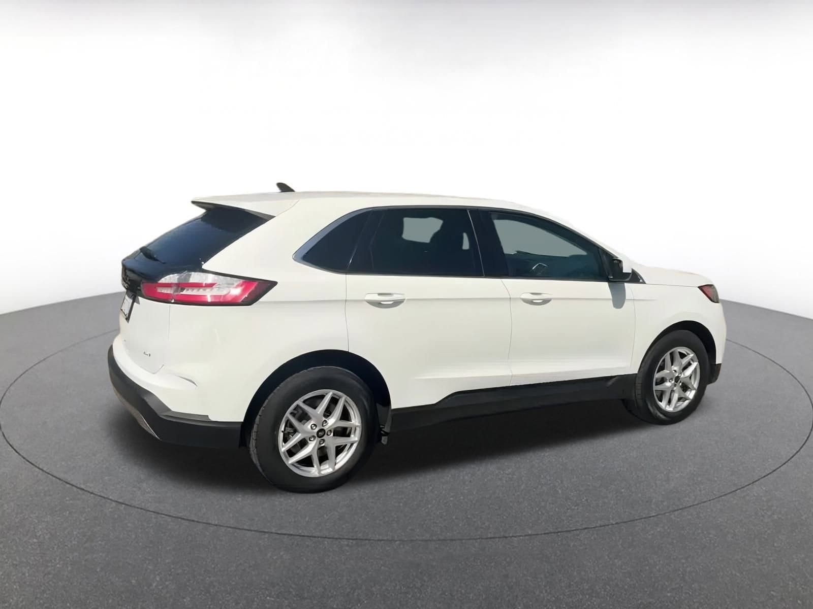 Thumbnail: 2023 Ford Edge - 14