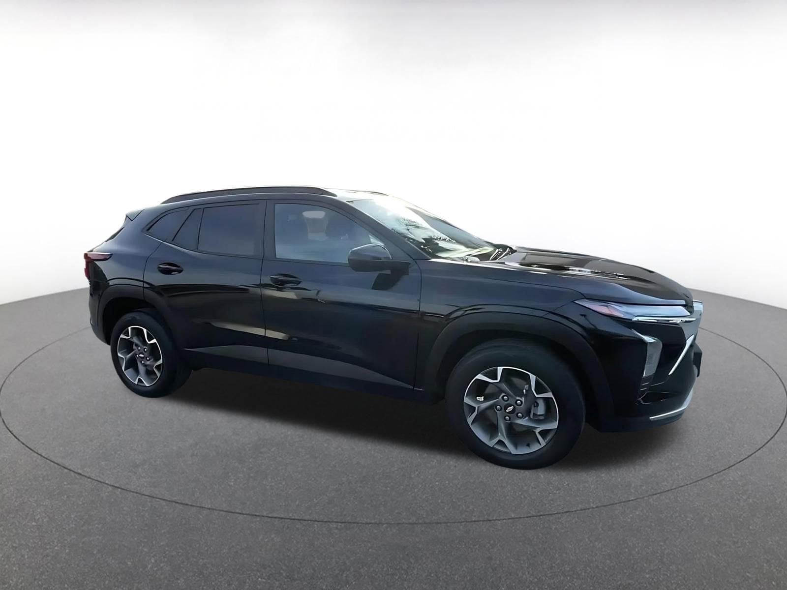 Thumbnail: 2025 Chevrolet Trax - 2