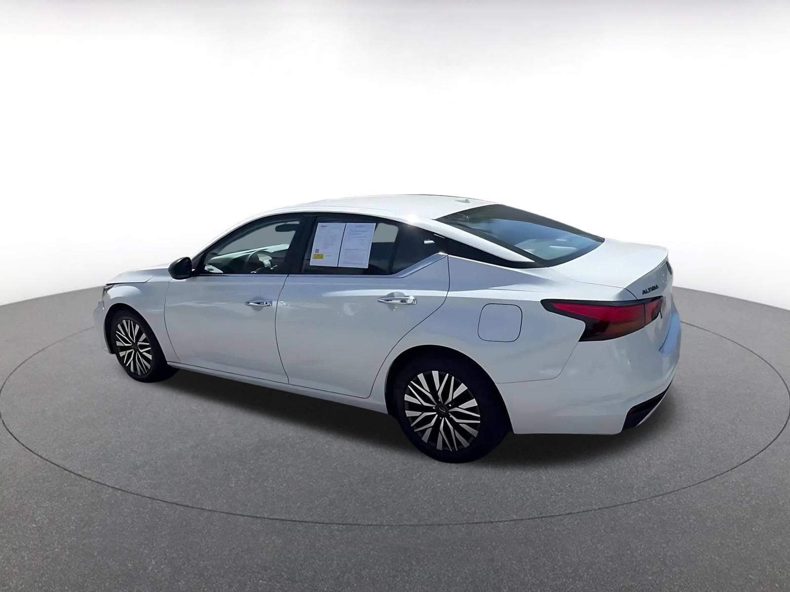 Thumbnail: 2025 Nissan Altima - 9
