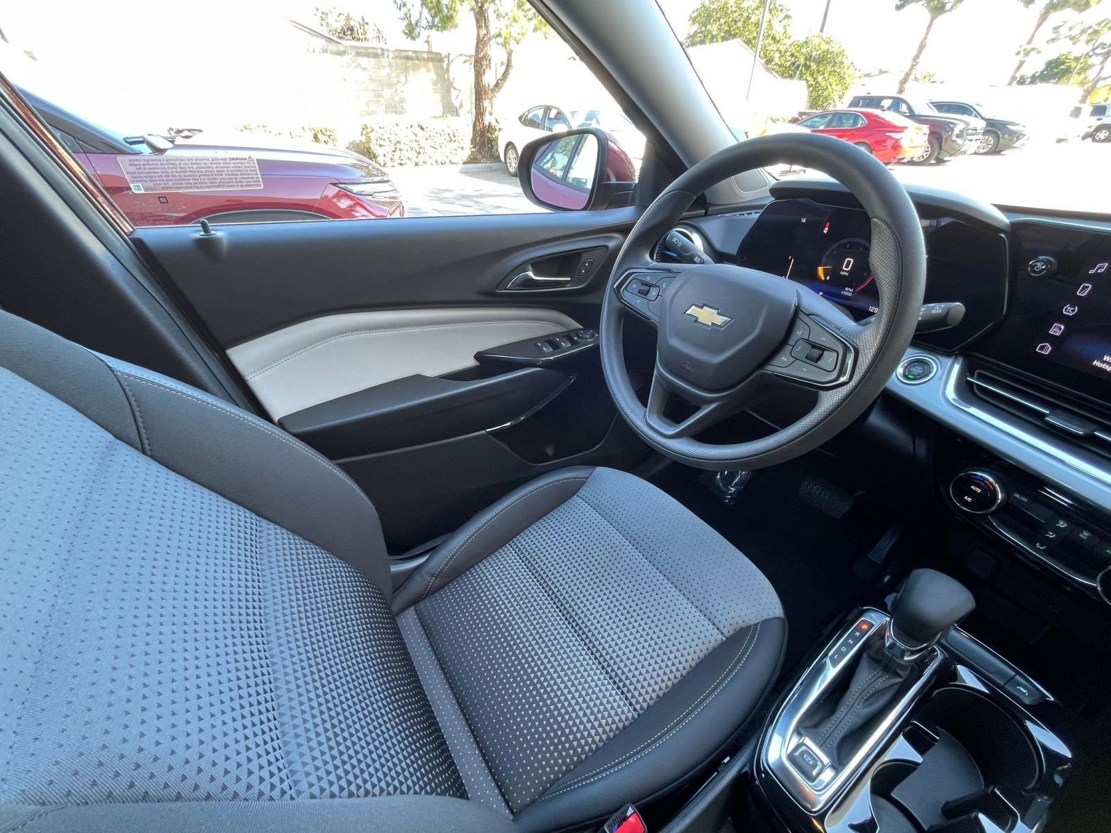 Thumbnail: 2025 Chevrolet Trax - 34