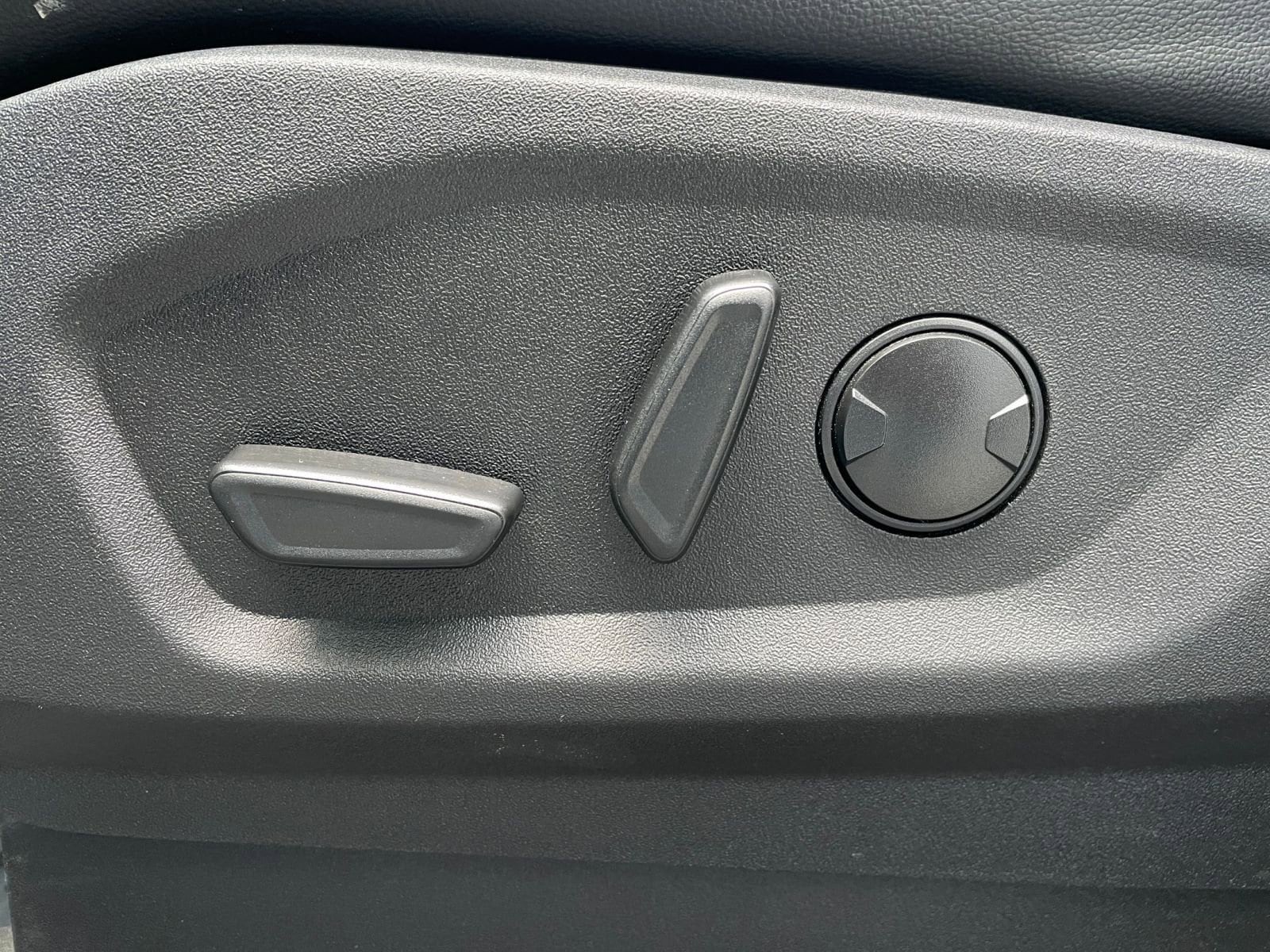 Thumbnail: 2023 Ford Edge - 23