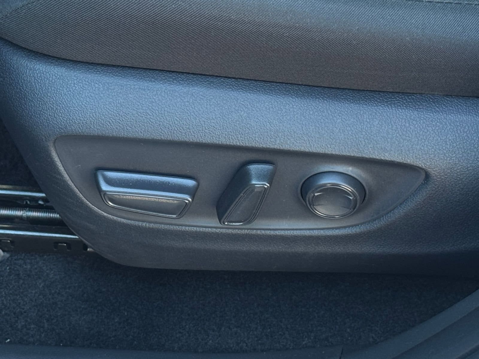 Thumbnail: 2025 Toyota RAV4 - 23