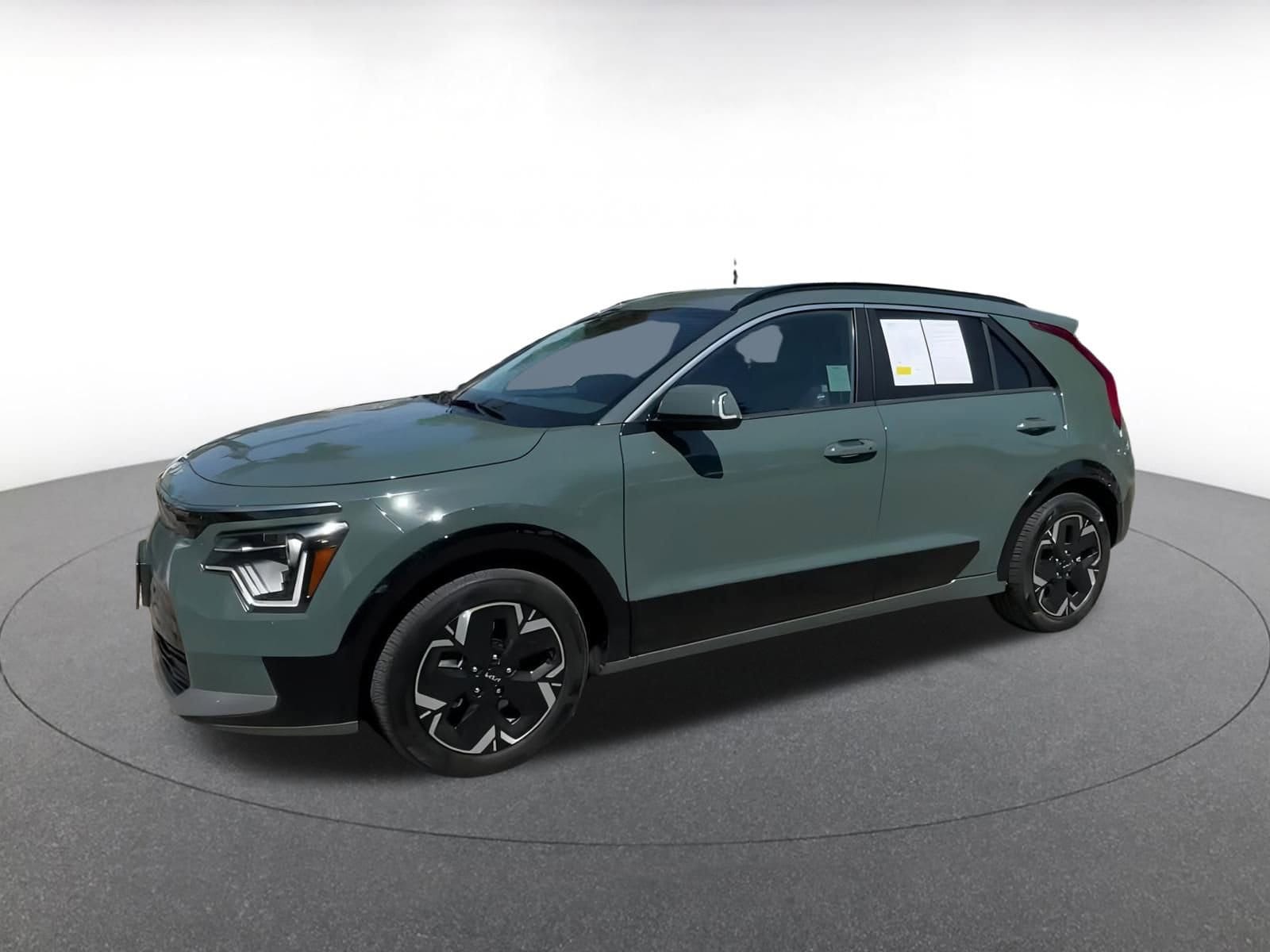 Thumbnail: 2023 Kia Niro - 7