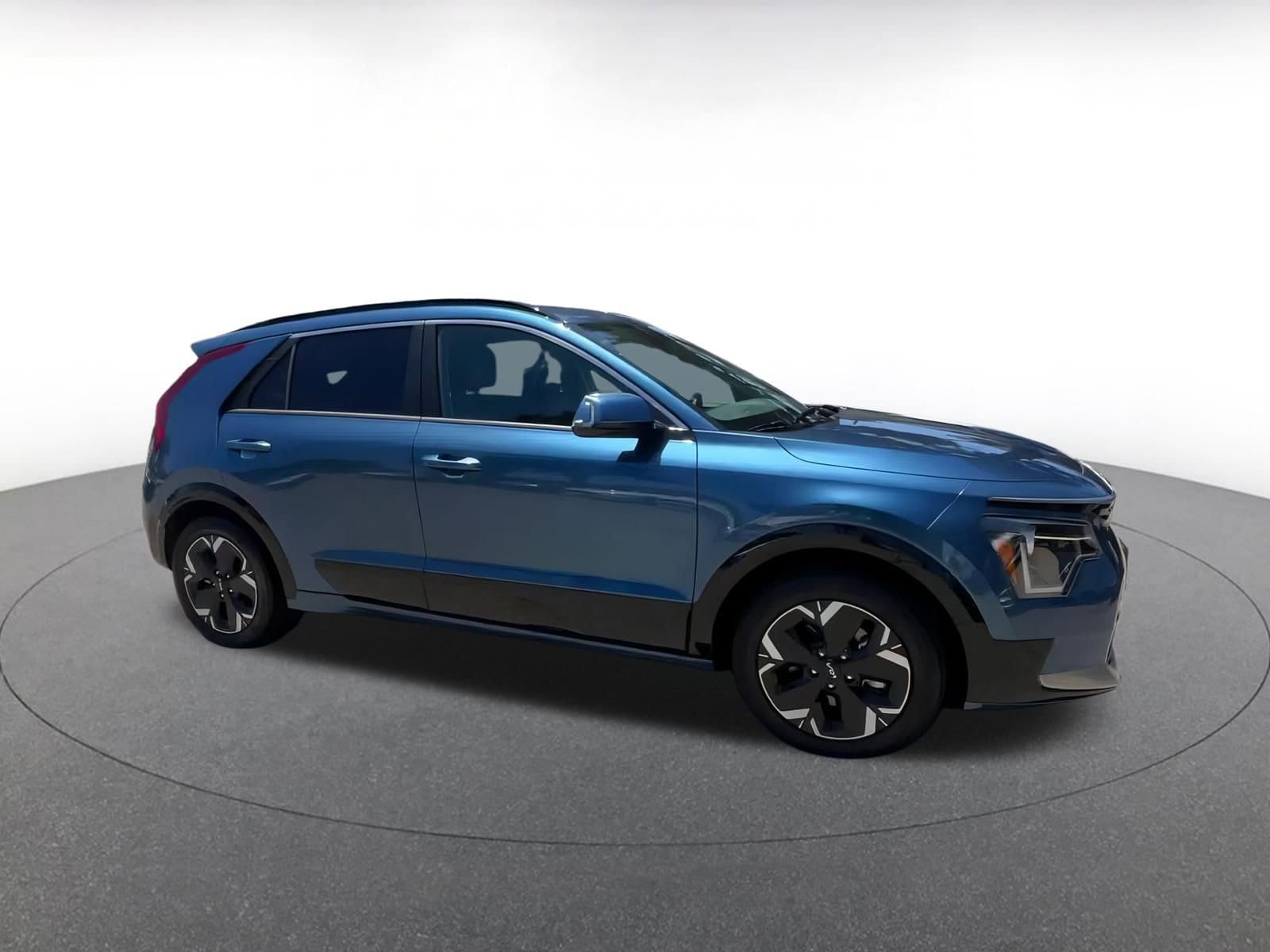 Thumbnail: 2023 Kia Niro - 2