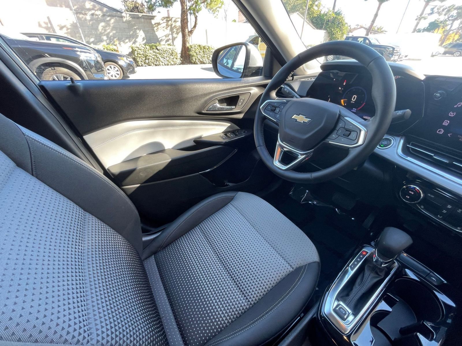 Thumbnail: 2025 Chevrolet Trax - 34