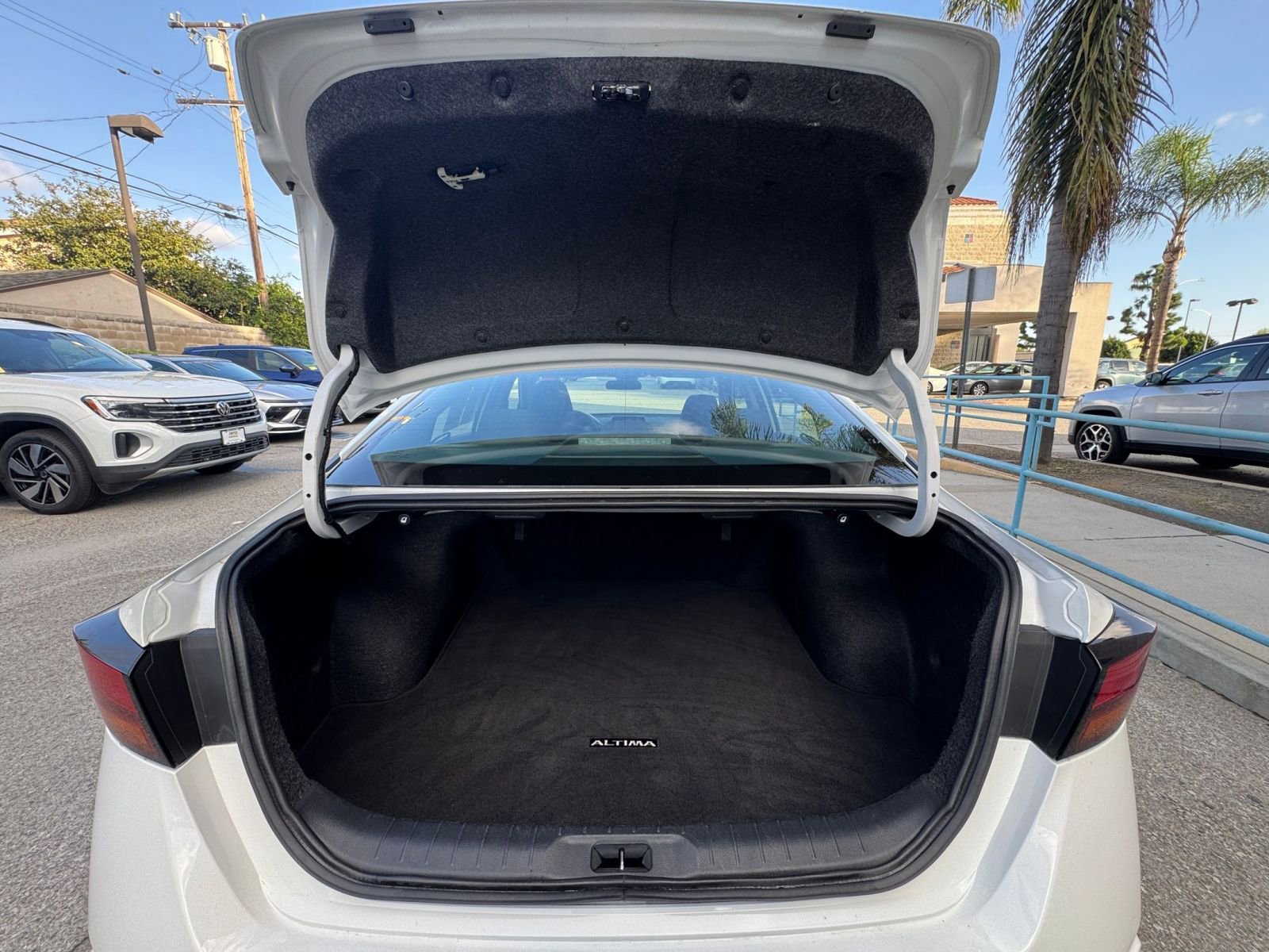 Thumbnail: 2025 Nissan Altima - 32