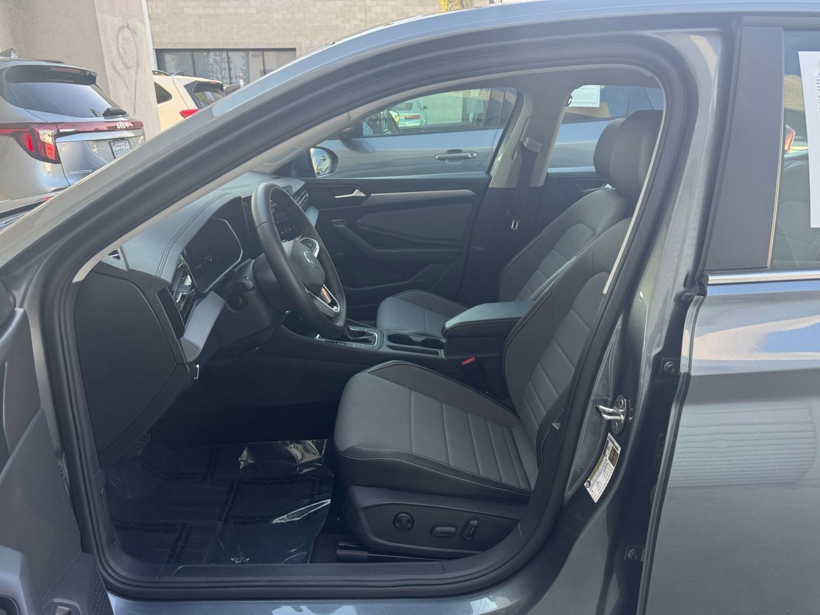 Thumbnail: 2025 Volkswagen Jetta - 25