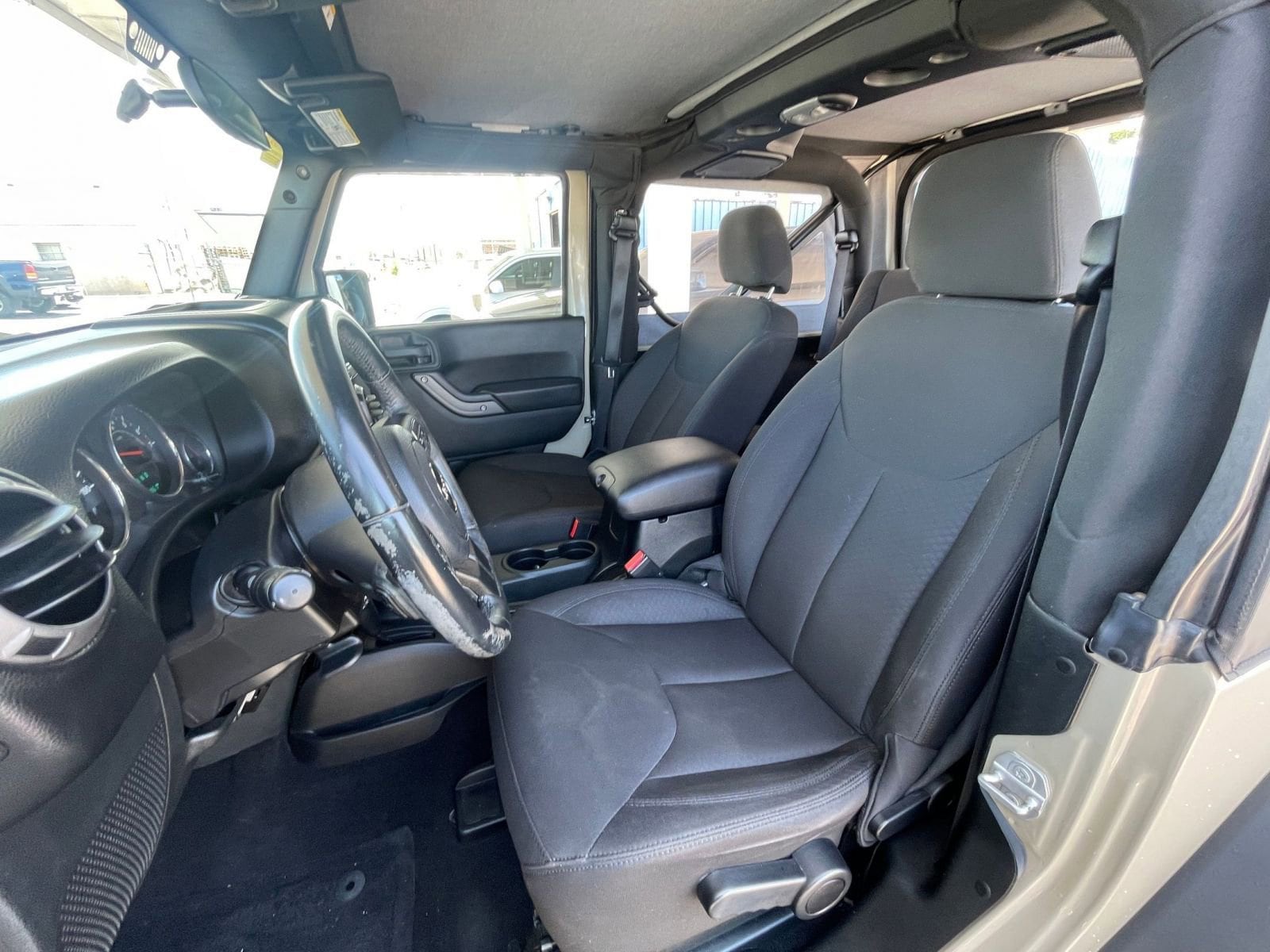 2017 Jeep Wrangler Sport 33