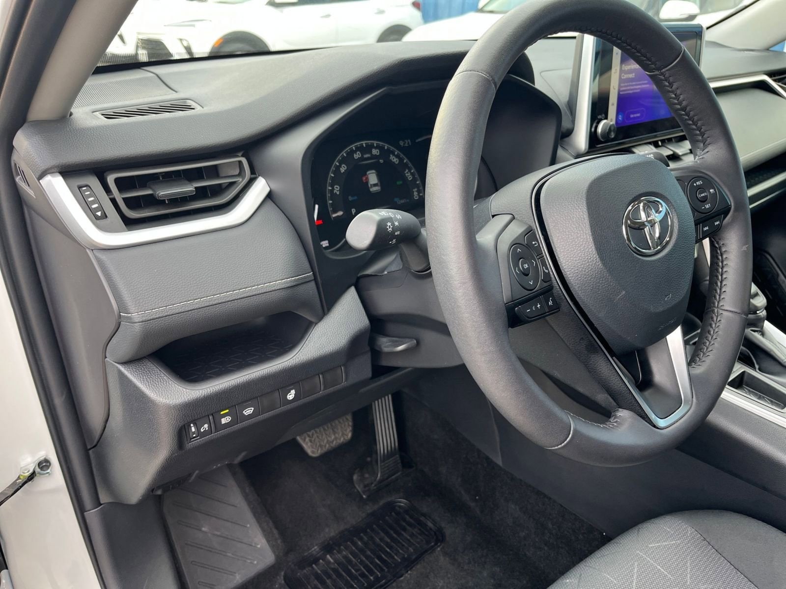 Thumbnail: 2025 Toyota RAV4 - 34