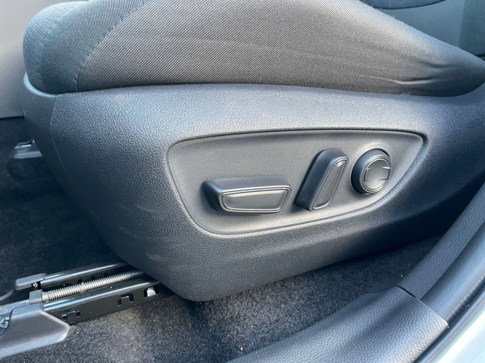 Thumbnail: 2025 Toyota RAV4 - 23