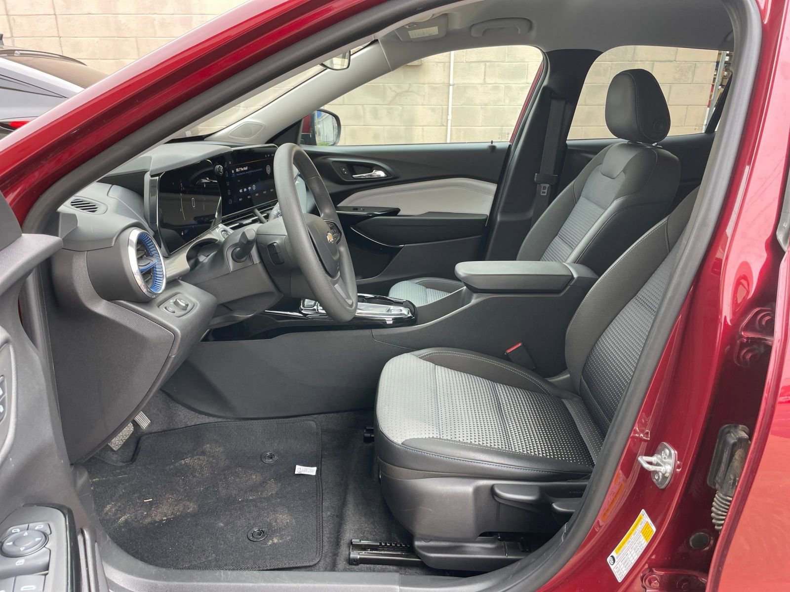 Thumbnail: 2025 Chevrolet Trax - 25