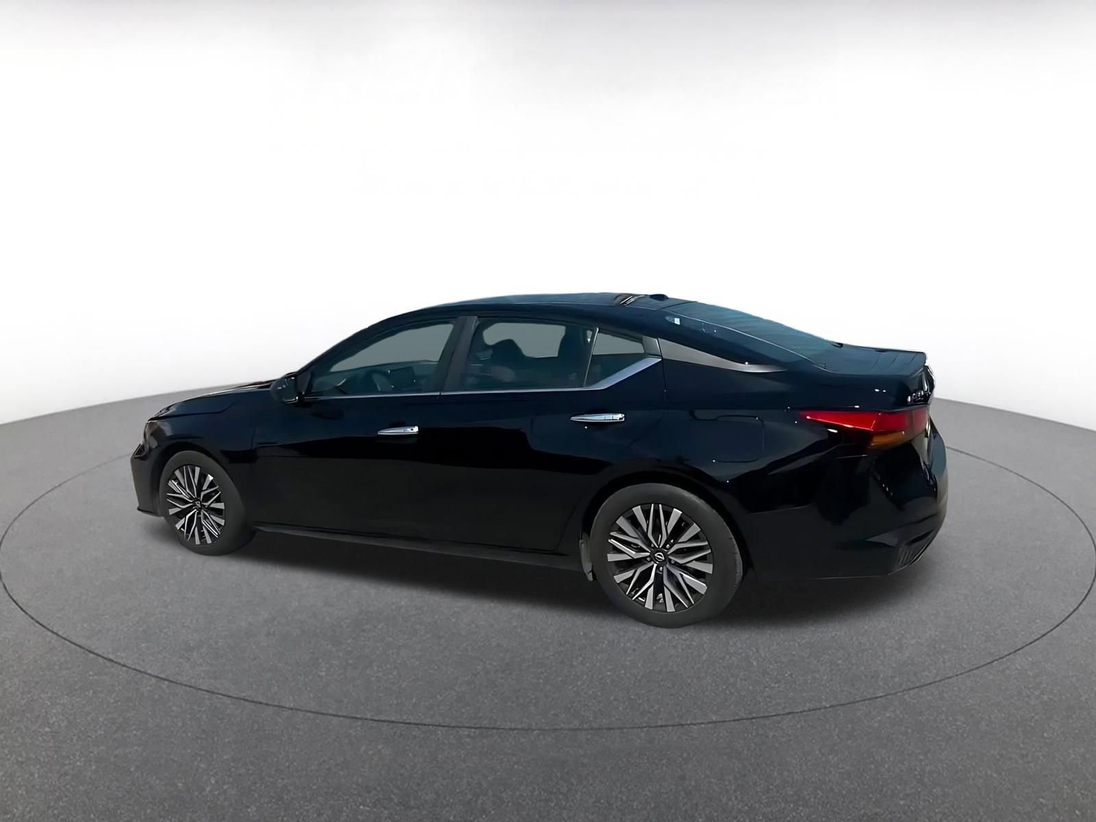 Thumbnail: 2025 Nissan Altima - 10