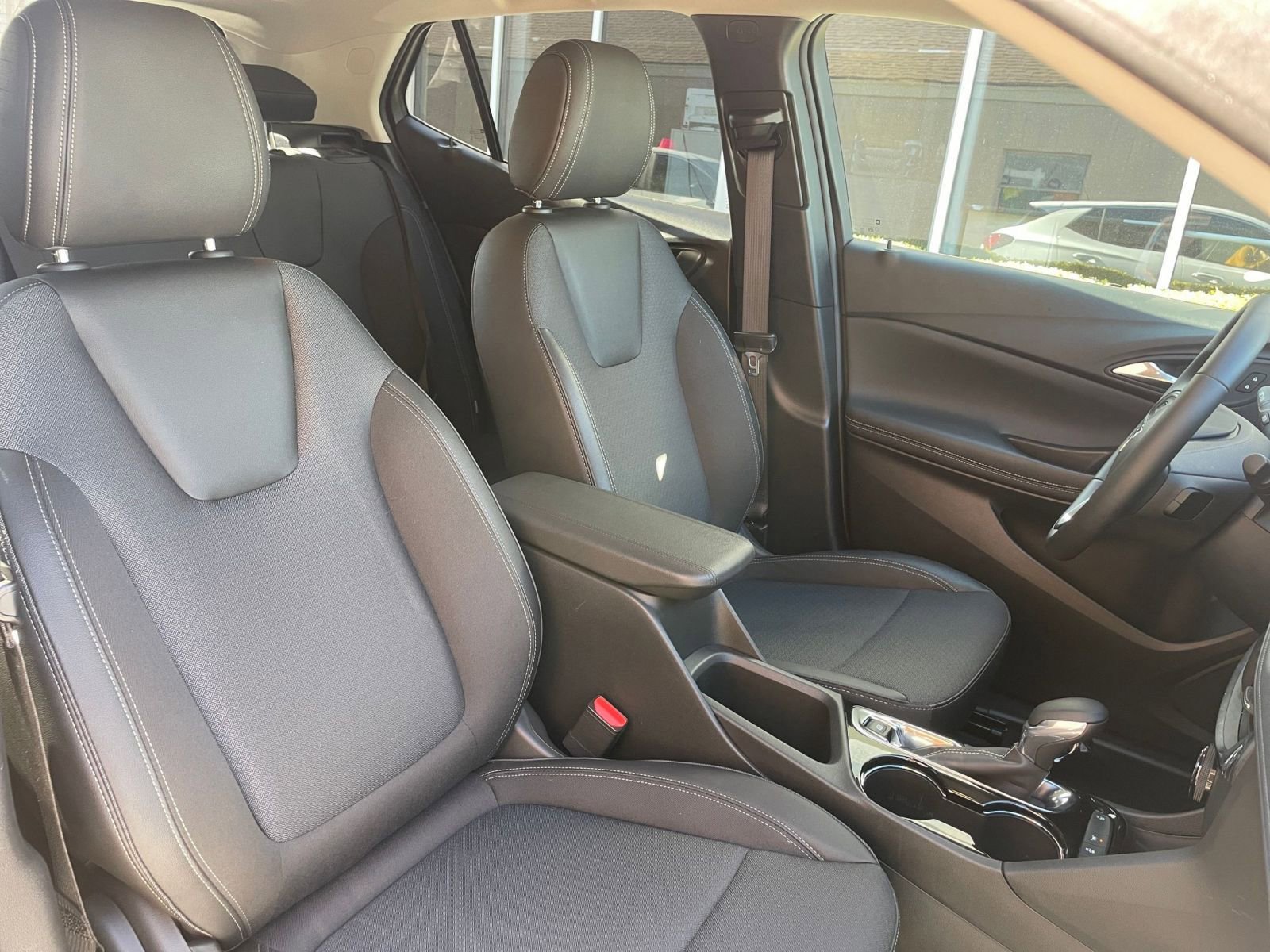 Thumbnail: 2025 Buick Encore GX - 34