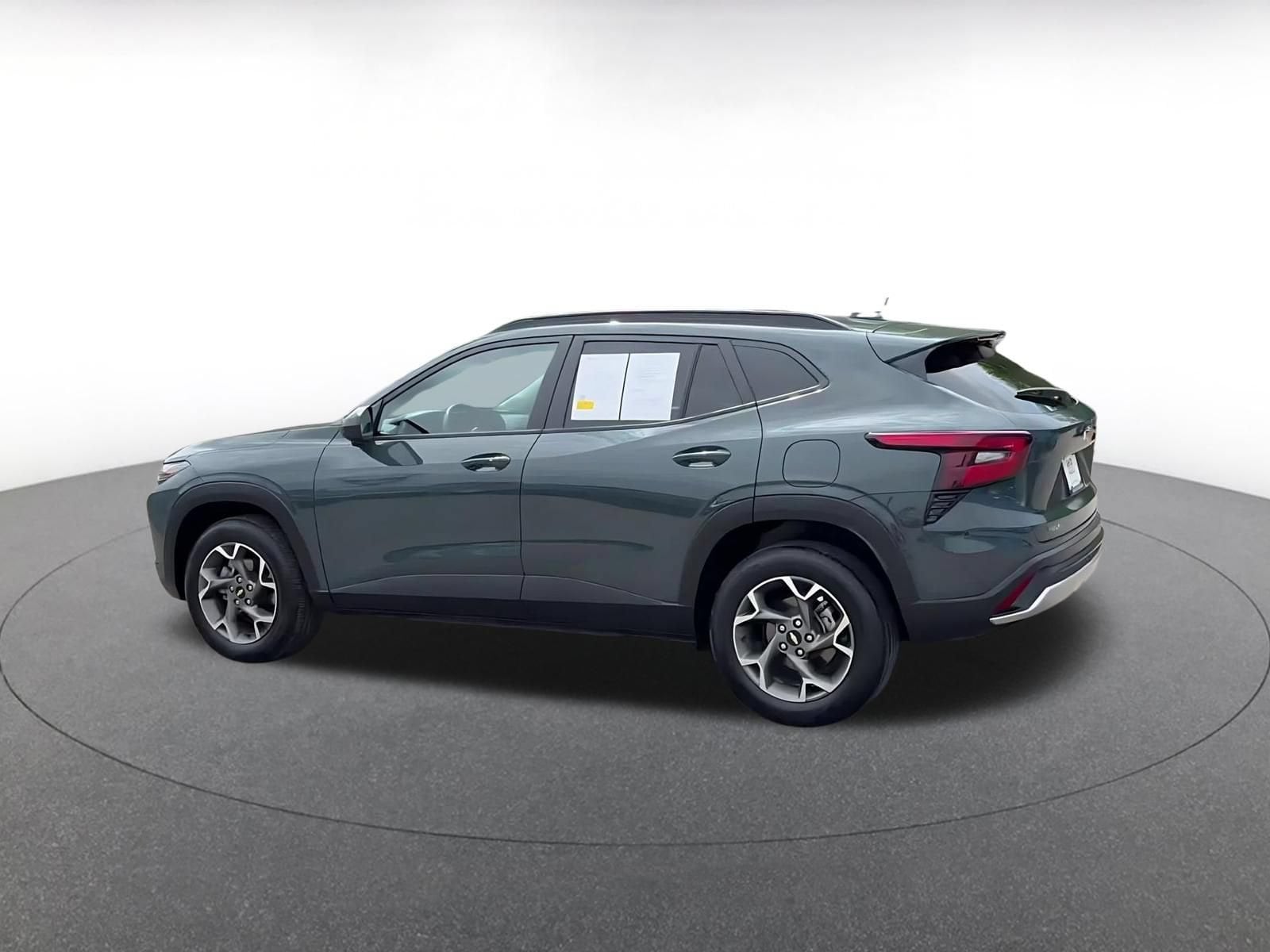 Thumbnail: 2025 Chevrolet Trax - 10